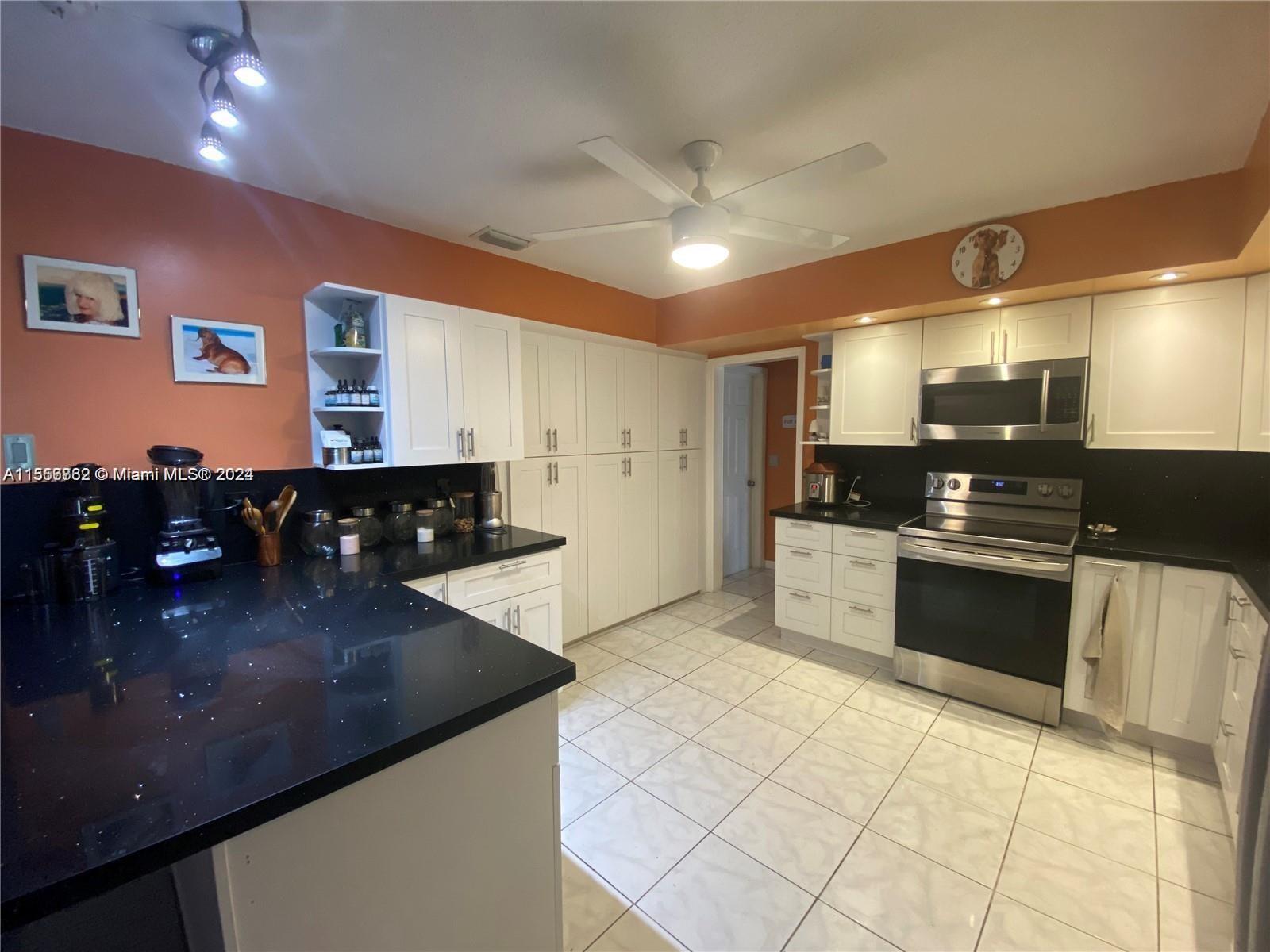 3825 Washington St, Hollywood, Florida 33021, 3 Bedrooms Bedrooms, ,3 BathroomsBathrooms,Residential,For Sale,3825 Washington St,A11556762
