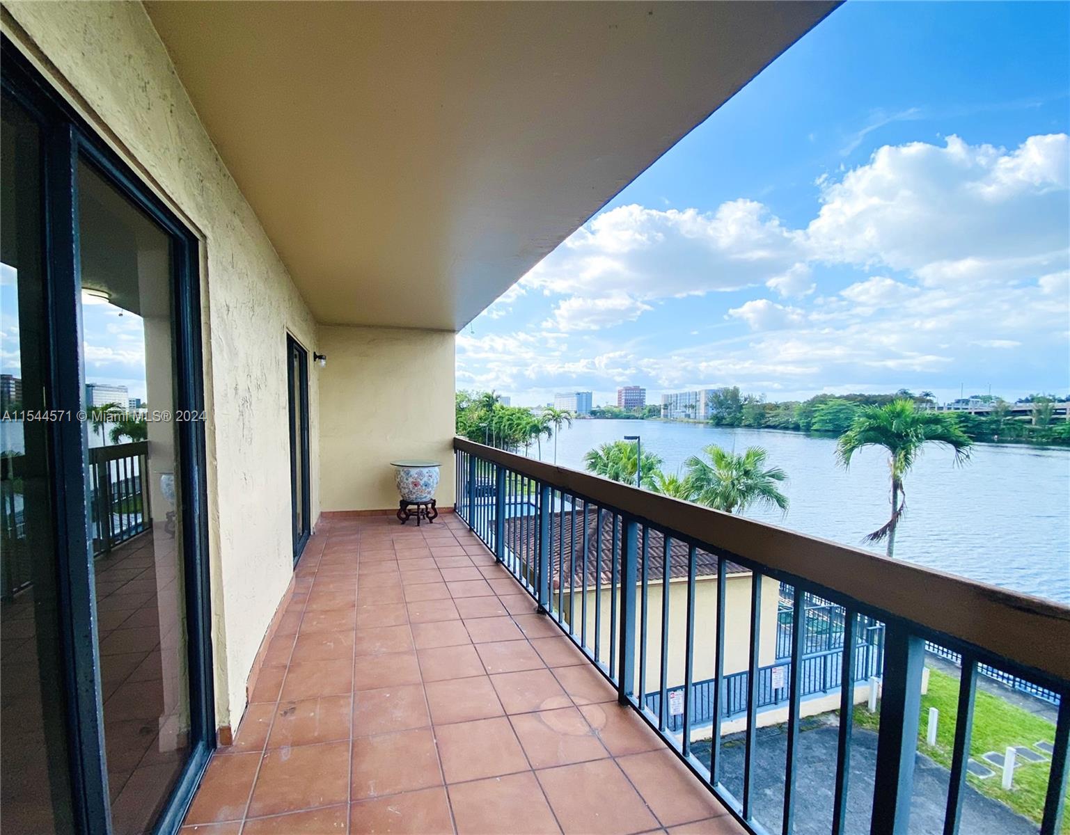 5249 NW 7th St 219, Miami, Florida 33126, 3 Bedrooms Bedrooms, ,2 BathroomsBathrooms,Residential,For Sale,5249 NW 7th St 219,A11544571