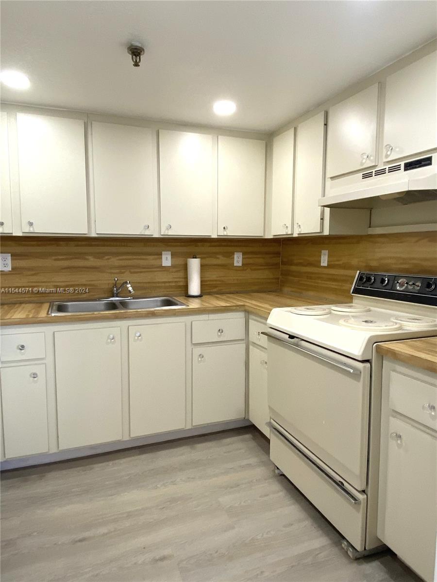 5249 NW 7th St 219, Miami, Florida 33126, 3 Bedrooms Bedrooms, ,2 BathroomsBathrooms,Residential,For Sale,5249 NW 7th St 219,A11544571