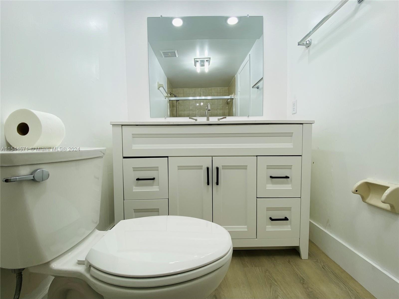 5249 NW 7th St 219, Miami, Florida 33126, 3 Bedrooms Bedrooms, ,2 BathroomsBathrooms,Residential,For Sale,5249 NW 7th St 219,A11544571