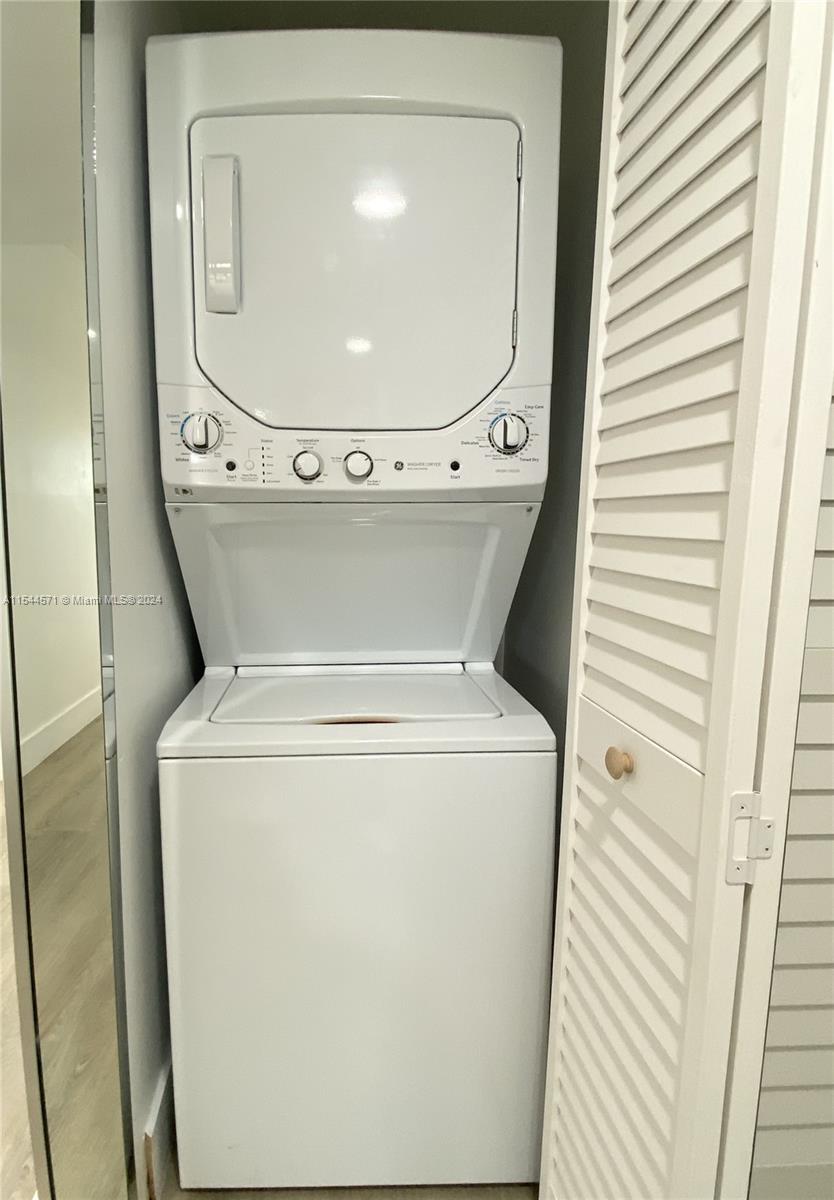 5249 NW 7th St 219, Miami, Florida 33126, 3 Bedrooms Bedrooms, ,2 BathroomsBathrooms,Residential,For Sale,5249 NW 7th St 219,A11544571