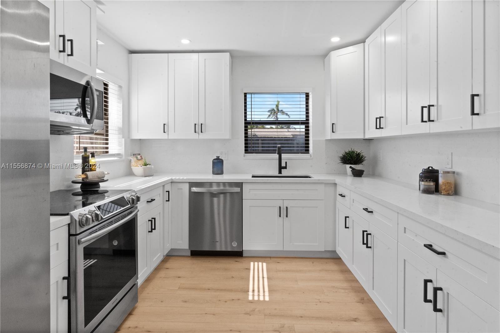 48 SE 7th St, Dania Beach, Florida 33004, 4 Bedrooms Bedrooms, ,3 BathroomsBathrooms,Residential,For Sale,48 SE 7th St,A11556874