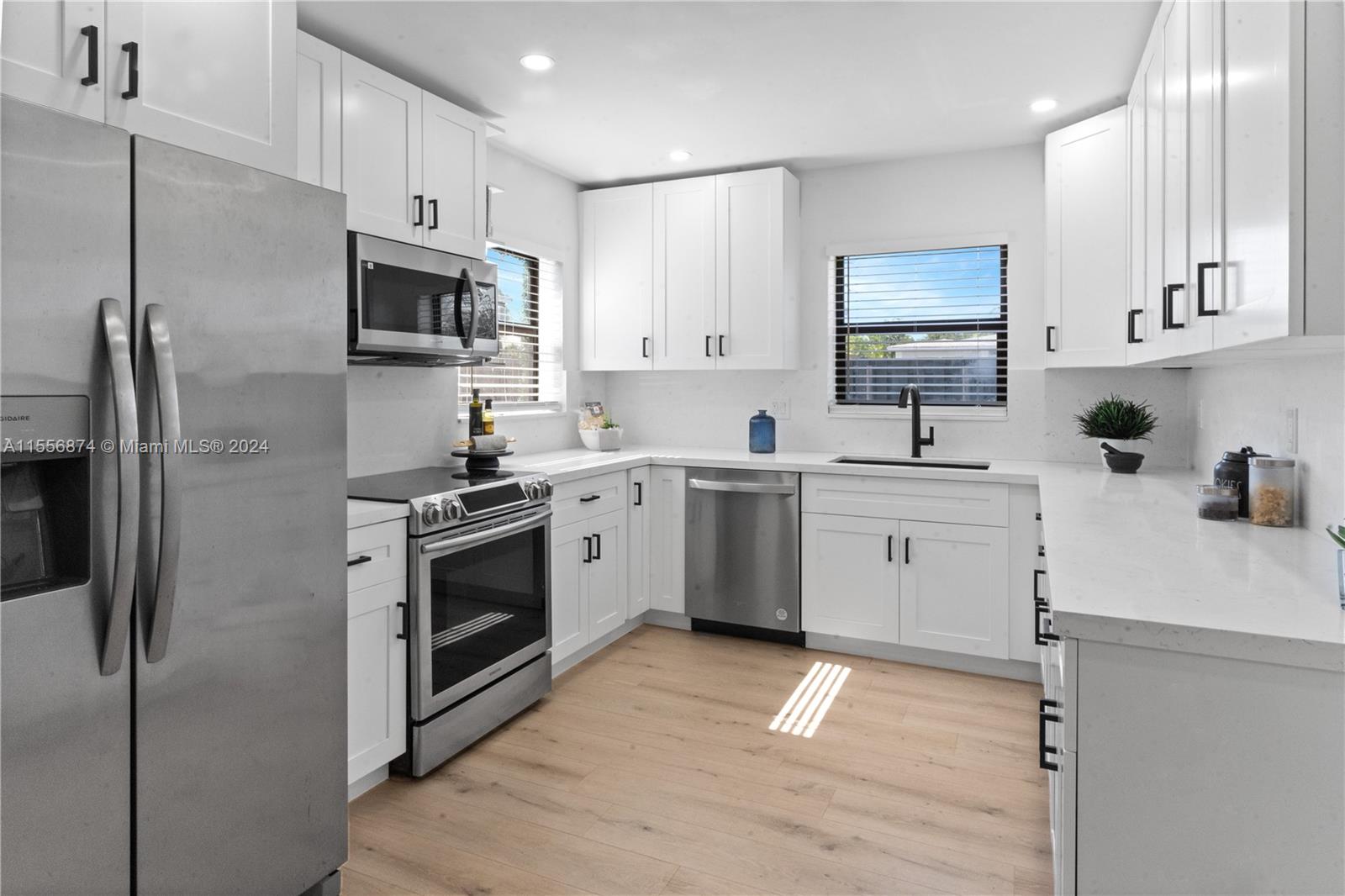 48 SE 7th St, Dania Beach, Florida 33004, 4 Bedrooms Bedrooms, ,3 BathroomsBathrooms,Residential,For Sale,48 SE 7th St,A11556874