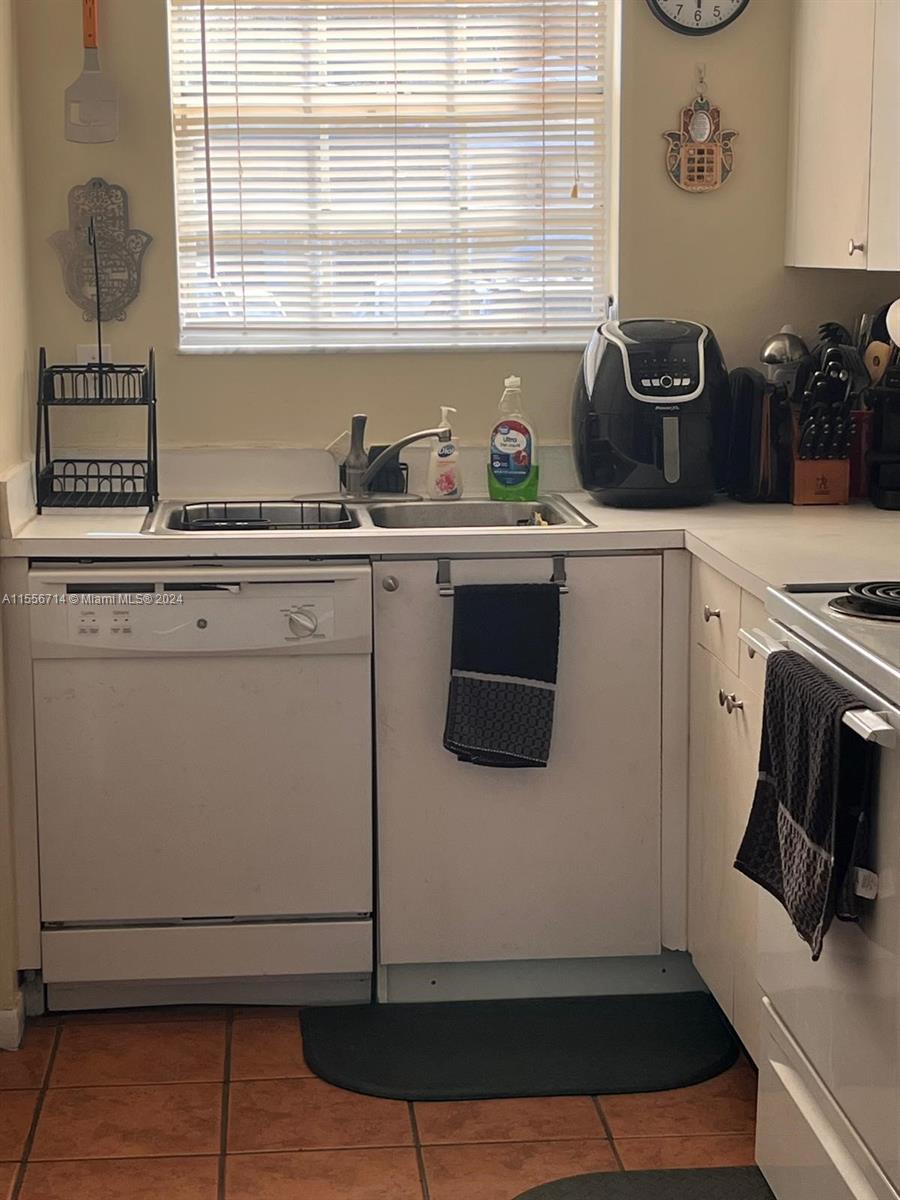 2205 SE 27th Dr 103-A, Homestead, Florida 33035, 2 Bedrooms Bedrooms, ,2 BathroomsBathrooms,Residential,For Sale,2205 SE 27th Dr 103-A,A11556714