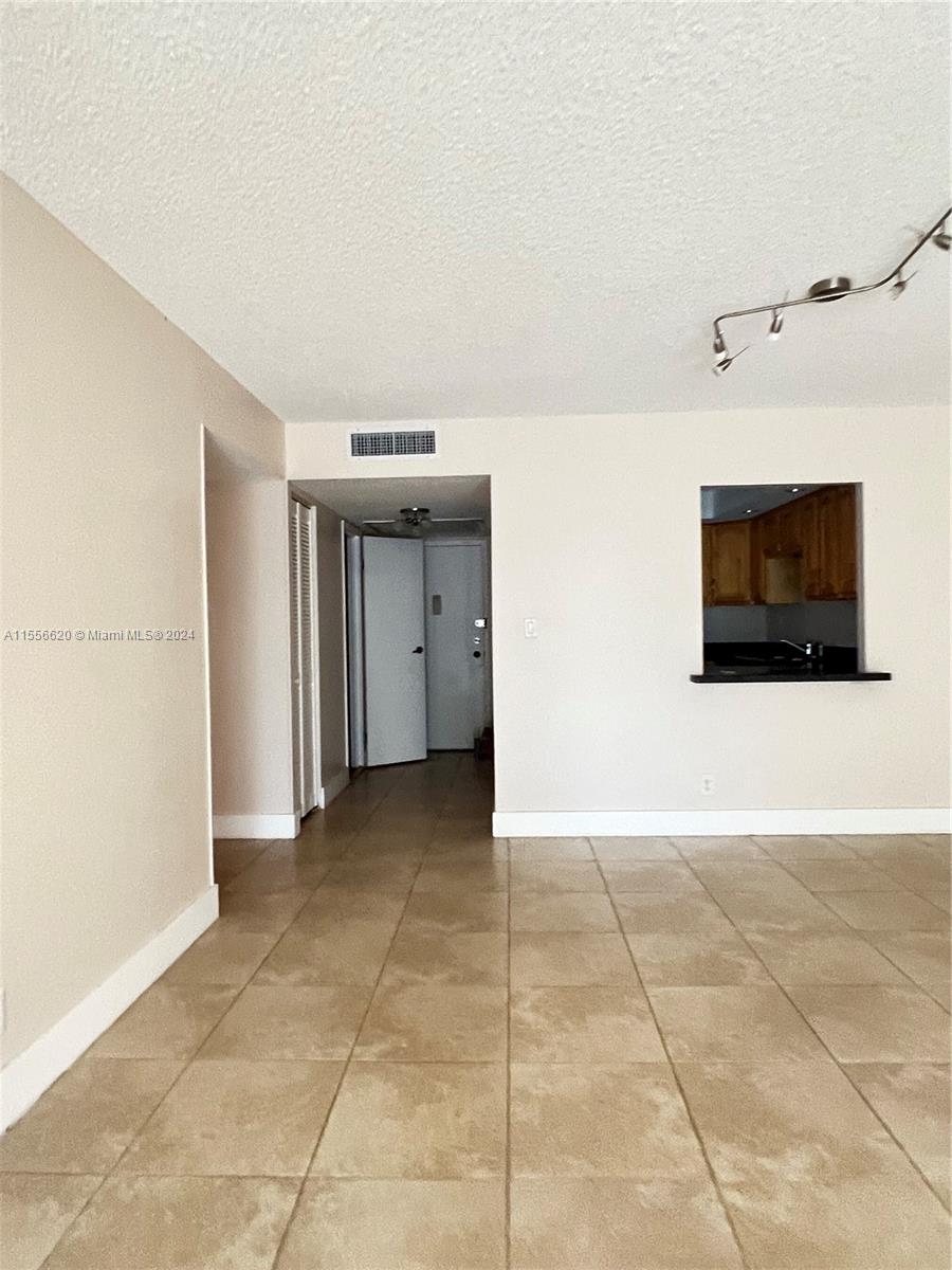 800 Parkview Dr 126, Hallandale Beach, Florida 33009, 1 Bedroom Bedrooms, ,1 BathroomBathrooms,Residential,For Sale,800 Parkview Dr 126,A11556620