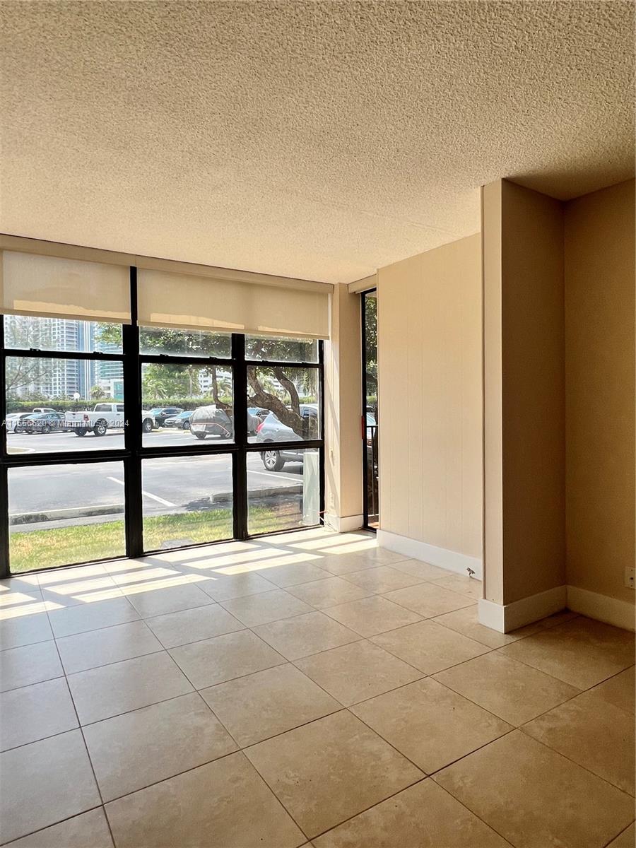800 Parkview Dr 126, Hallandale Beach, Florida 33009, 1 Bedroom Bedrooms, ,1 BathroomBathrooms,Residential,For Sale,800 Parkview Dr 126,A11556620