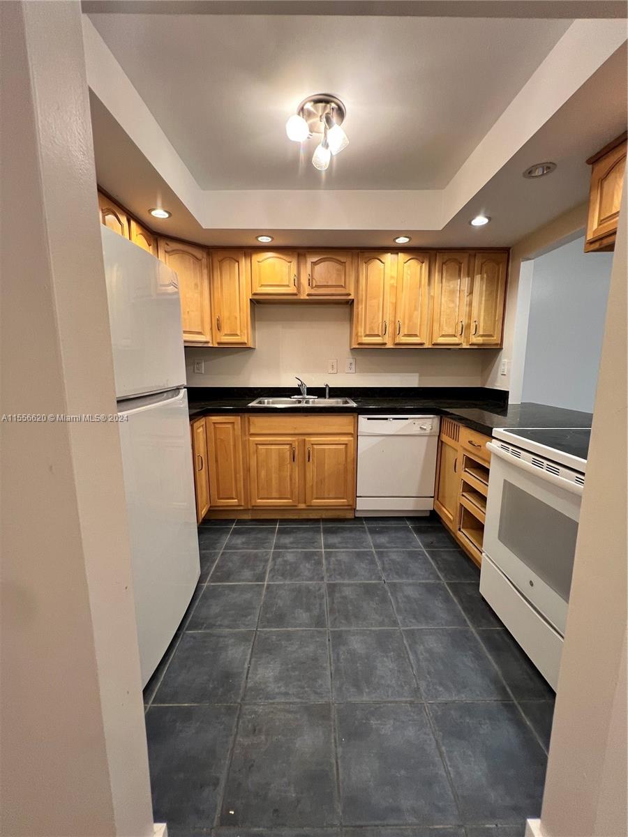 800 Parkview Dr 126, Hallandale Beach, Florida 33009, 1 Bedroom Bedrooms, ,1 BathroomBathrooms,Residential,For Sale,800 Parkview Dr 126,A11556620