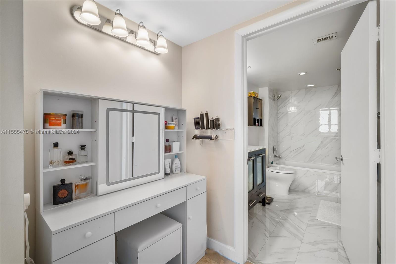 650 West Ave 2104, Miami Beach, Florida 33139, 2 Bedrooms Bedrooms, ,2 BathroomsBathrooms,Residential,For Sale,650 West Ave 2104,A11555475