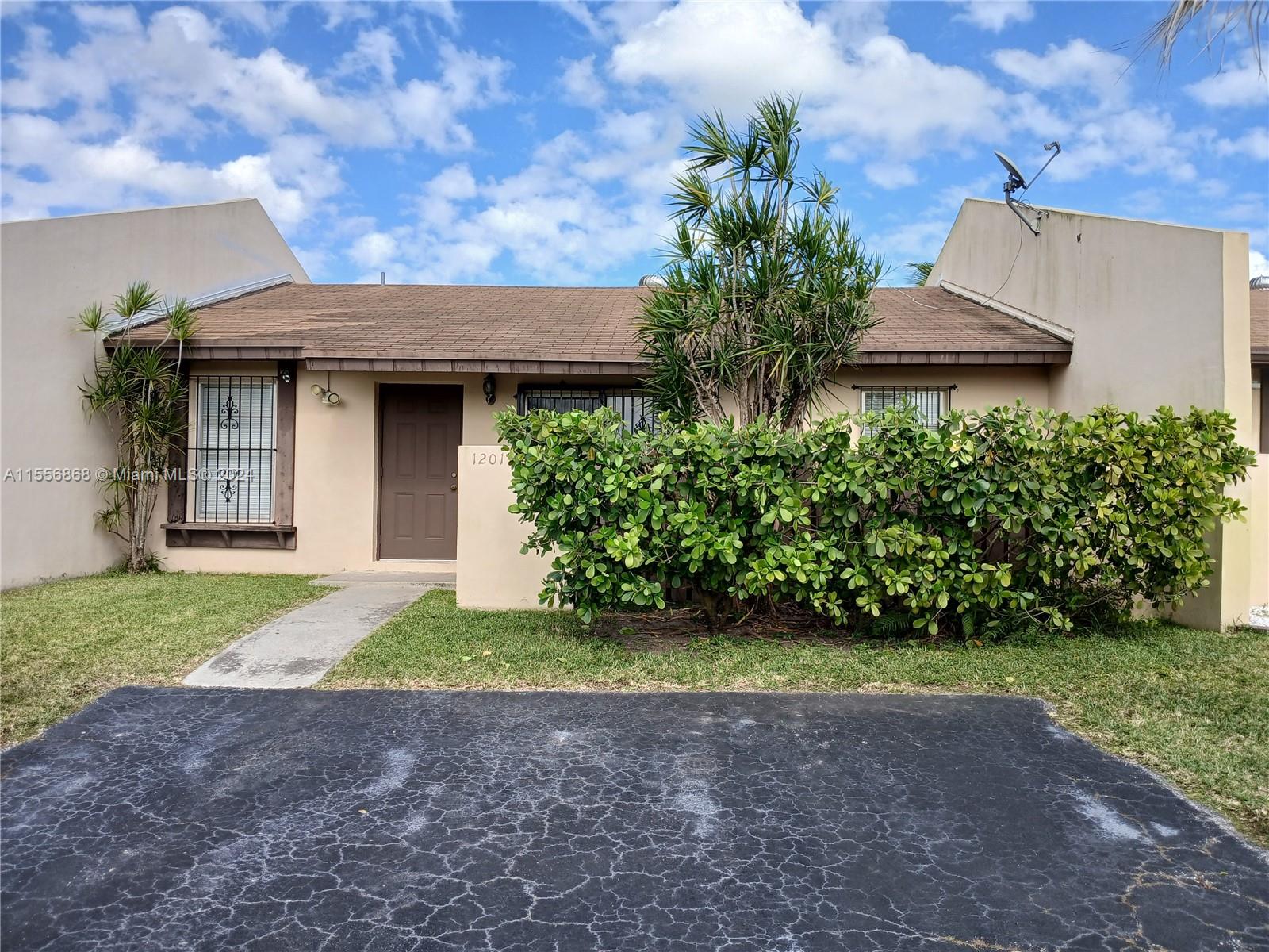 12019 SW 110th St Cir E 12019, Miami, Florida 33186, 2 Bedrooms Bedrooms, ,1 BathroomBathrooms,Residentiallease,For Rent,12019 SW 110th St Cir E 12019,A11556868