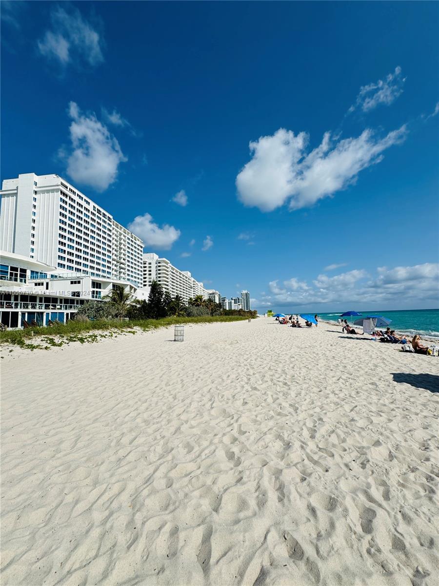 5445 Collins Ave 1520, Miami Beach, Florida 33140, ,1 BathroomBathrooms,Residential,For Sale,5445 Collins Ave 1520,A11556730