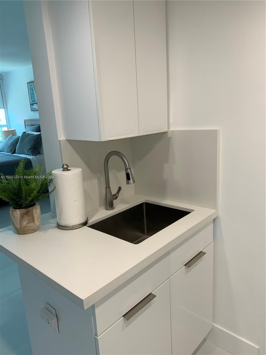 5445 Collins Ave 1520, Miami Beach, Florida 33140, ,1 BathroomBathrooms,Residential,For Sale,5445 Collins Ave 1520,A11556730