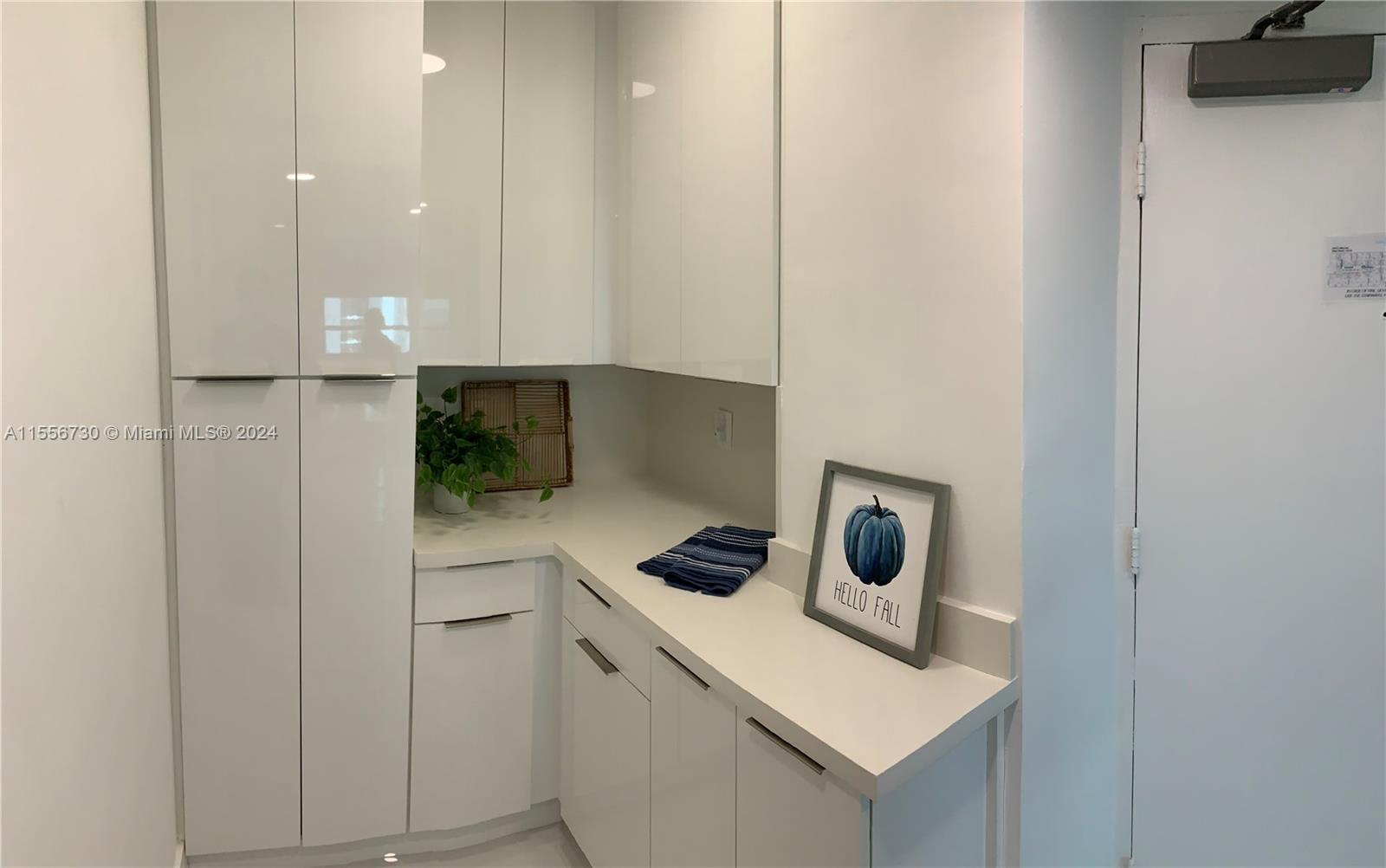 5445 Collins Ave 1520, Miami Beach, Florida 33140, ,1 BathroomBathrooms,Residential,For Sale,5445 Collins Ave 1520,A11556730