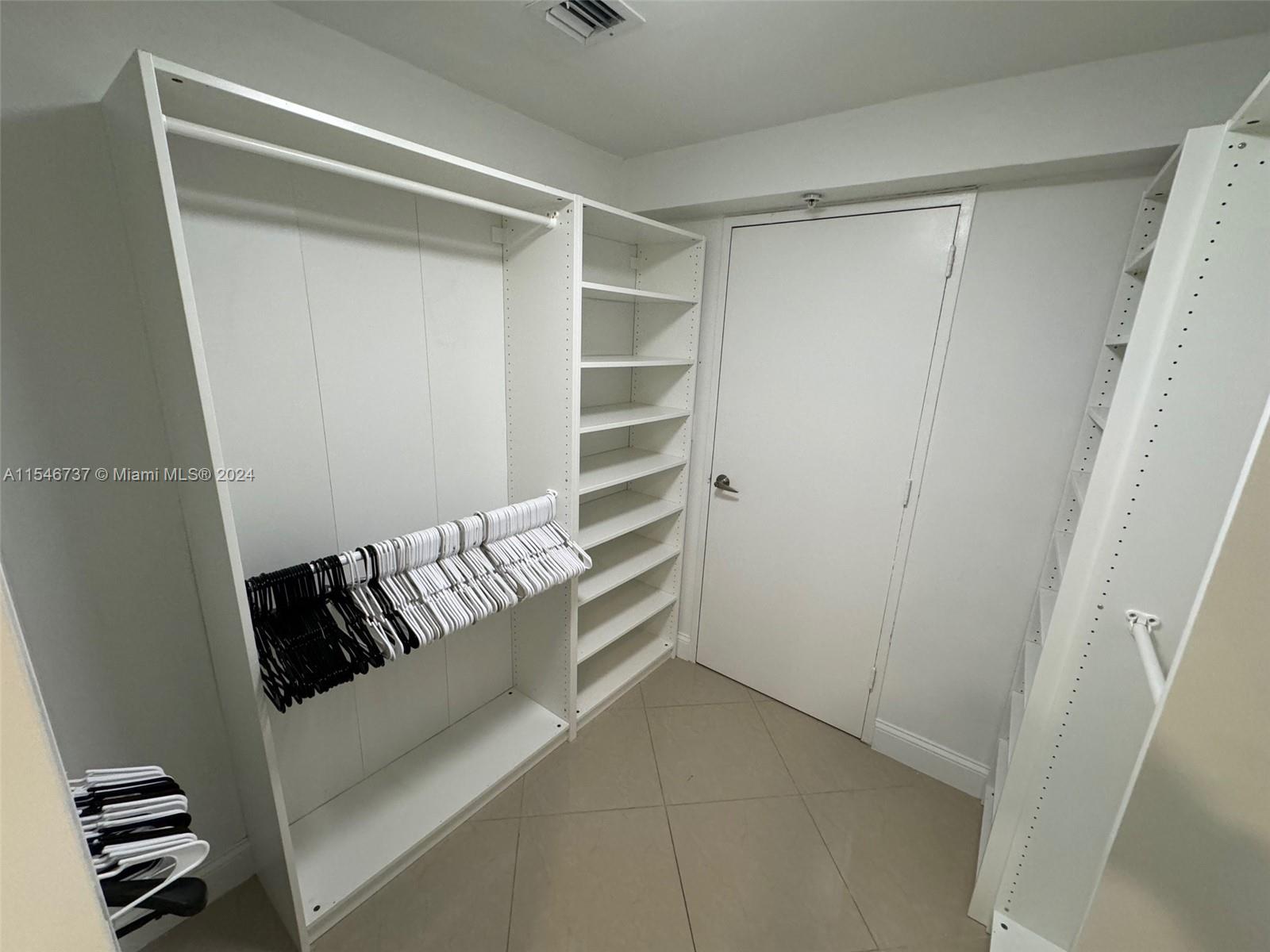 3901 S Ocean Dr 15M, Hollywood, Florida 33019, 1 Bedroom Bedrooms, ,1 BathroomBathrooms,Residential,For Sale,3901 S Ocean Dr 15M,A11546737