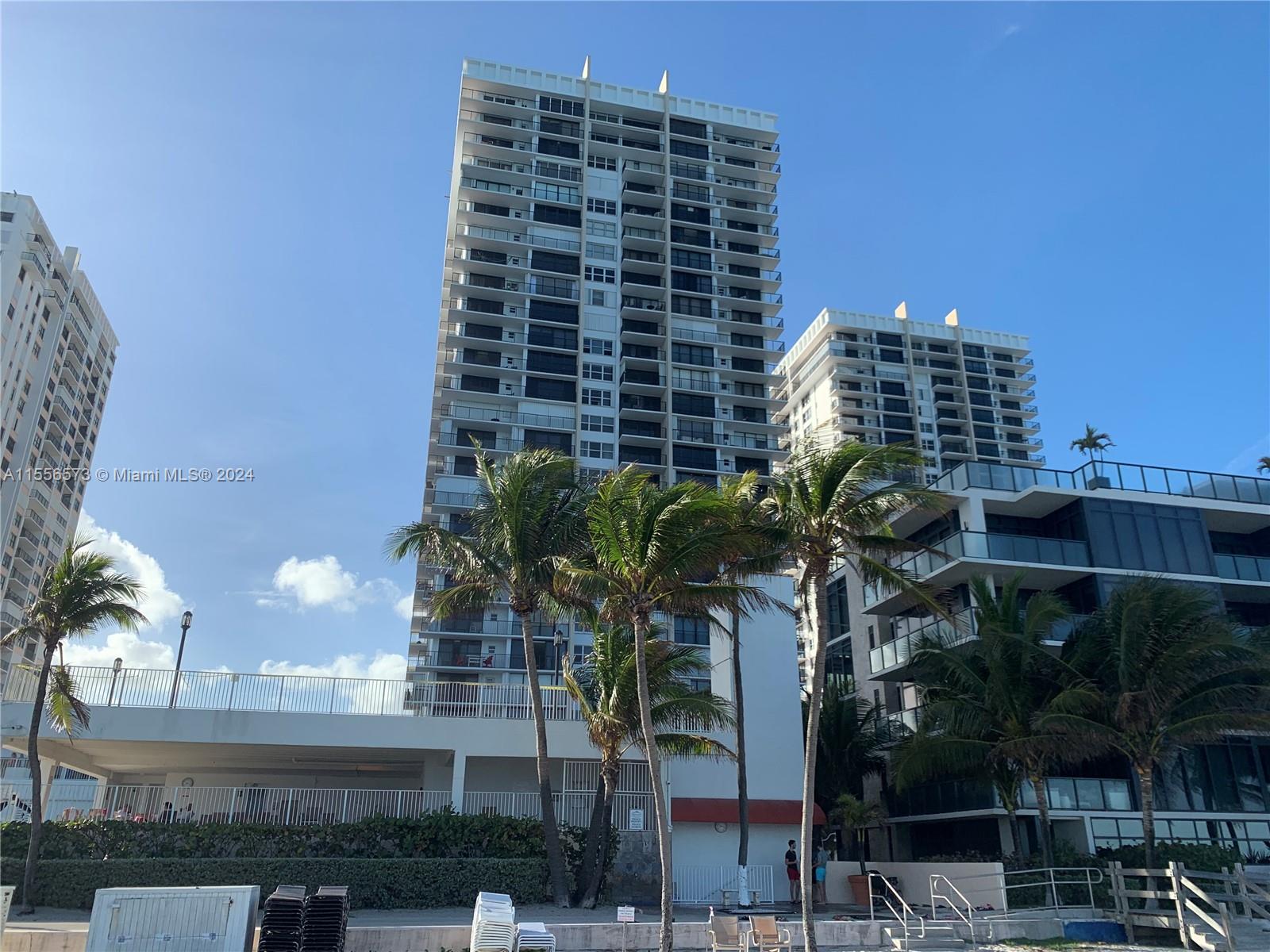 Hollywood, Florida 33019, 2 Bedrooms Bedrooms, ,2 BathroomsBathrooms,Residential,For Sale,A11556573