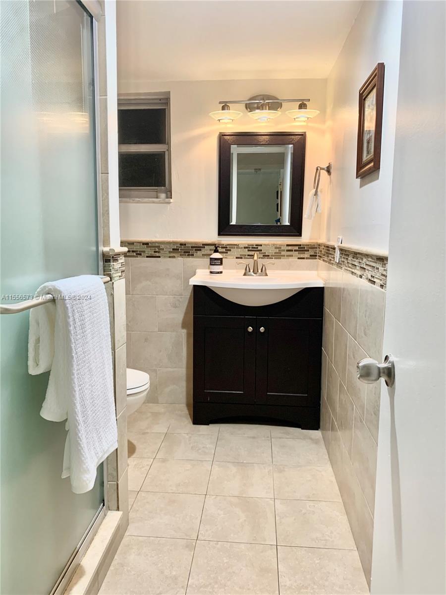 Hollywood, Florida 33019, 2 Bedrooms Bedrooms, ,2 BathroomsBathrooms,Residential,For Sale,A11556573