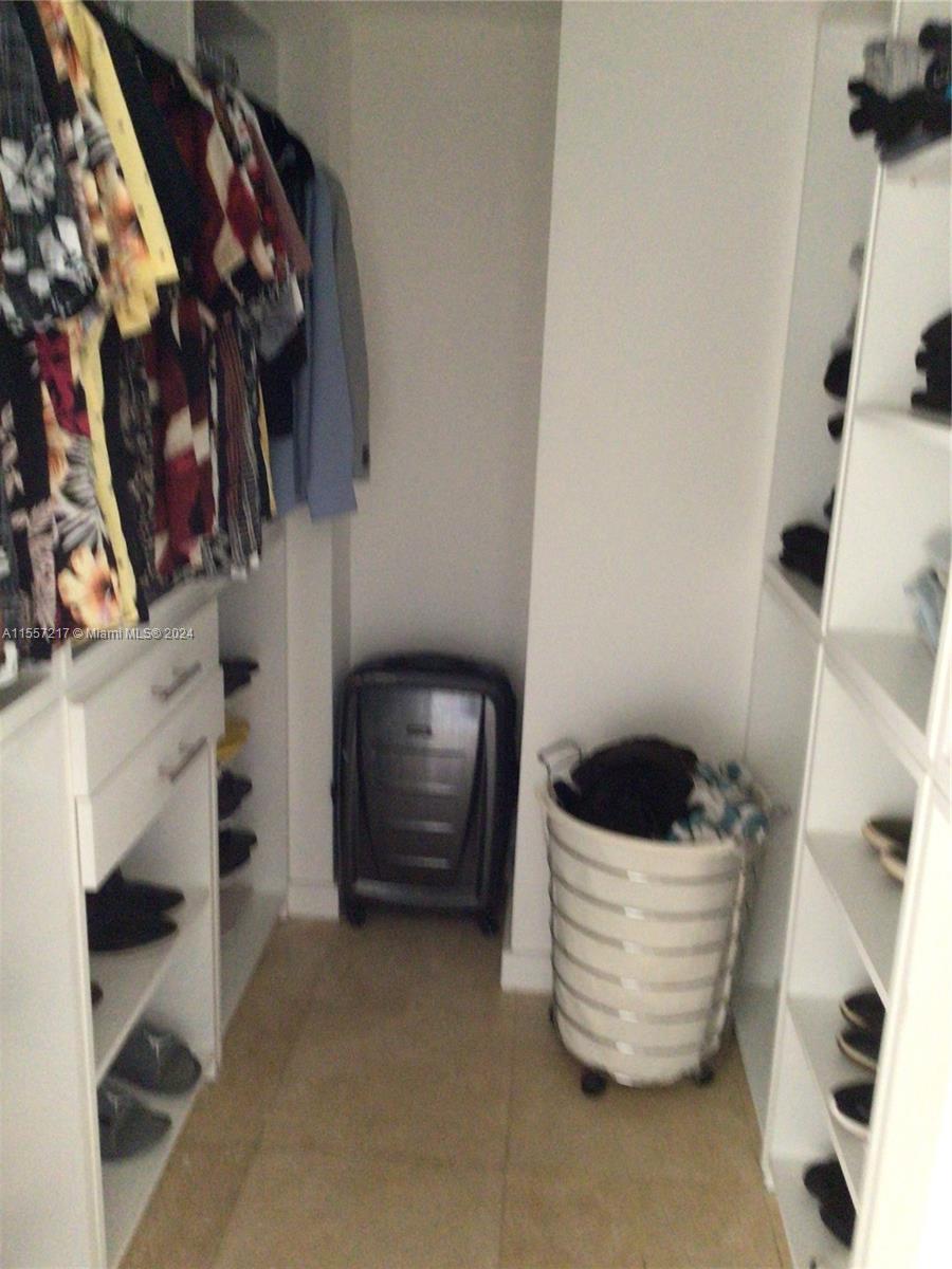 3301 N Country Club Dr 410, Aventura, Florida 33180, 1 Bedroom Bedrooms, ,1 BathroomBathrooms,Residential,For Sale,3301 N Country Club Dr 410,A11557217