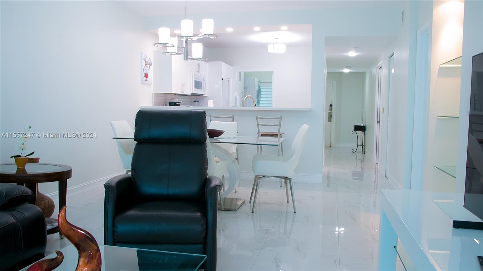 Sunny Isles Beach, Florida 33160, 2 Bedrooms Bedrooms, ,2 BathroomsBathrooms,Residentiallease,For Rent,A11557247