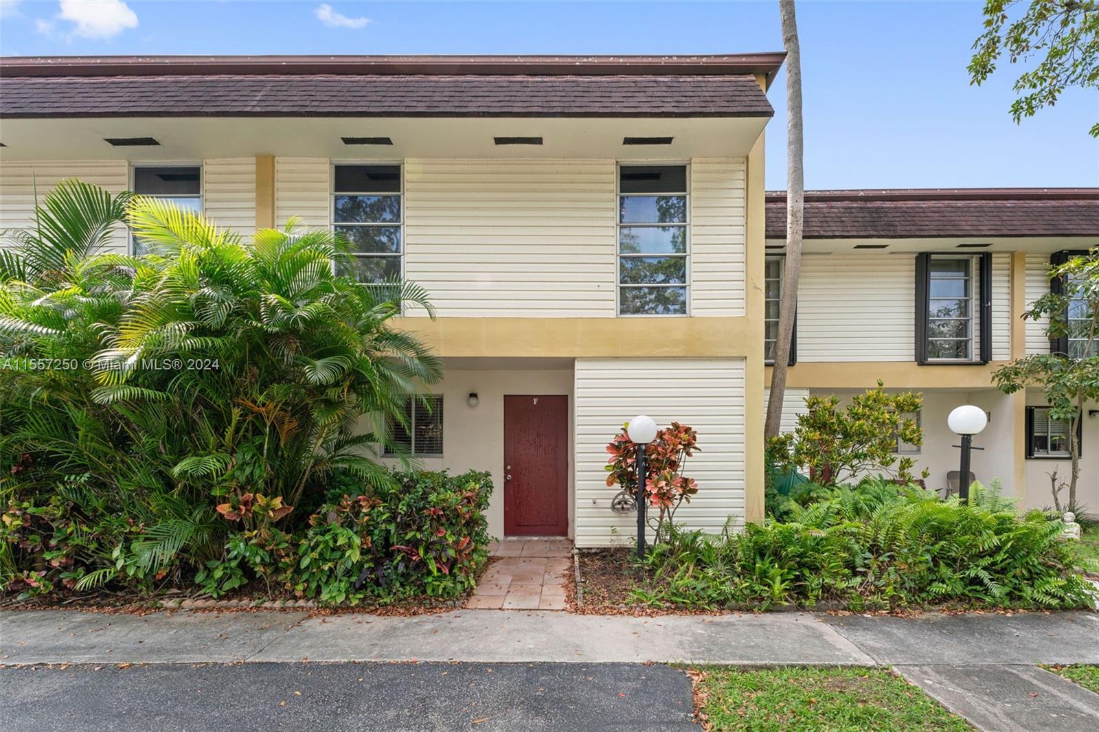 3320 Simms St 11F, Hollywood, Florida 33021, 3 Bedrooms Bedrooms, ,2 BathroomsBathrooms,Residential,For Sale,3320 Simms St 11F,A11557250