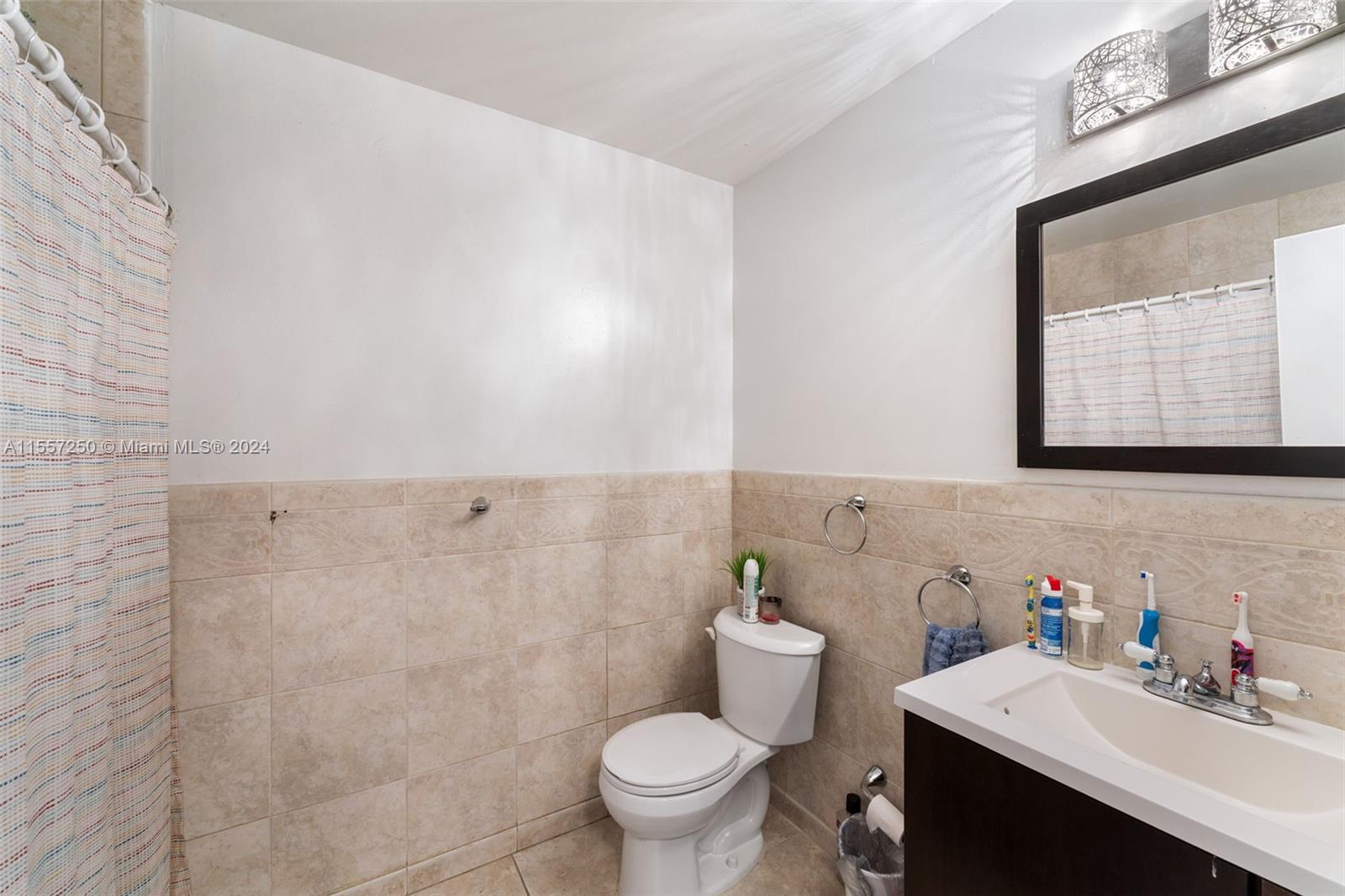 3320 Simms St 11F, Hollywood, Florida 33021, 3 Bedrooms Bedrooms, ,2 BathroomsBathrooms,Residential,For Sale,3320 Simms St 11F,A11557250