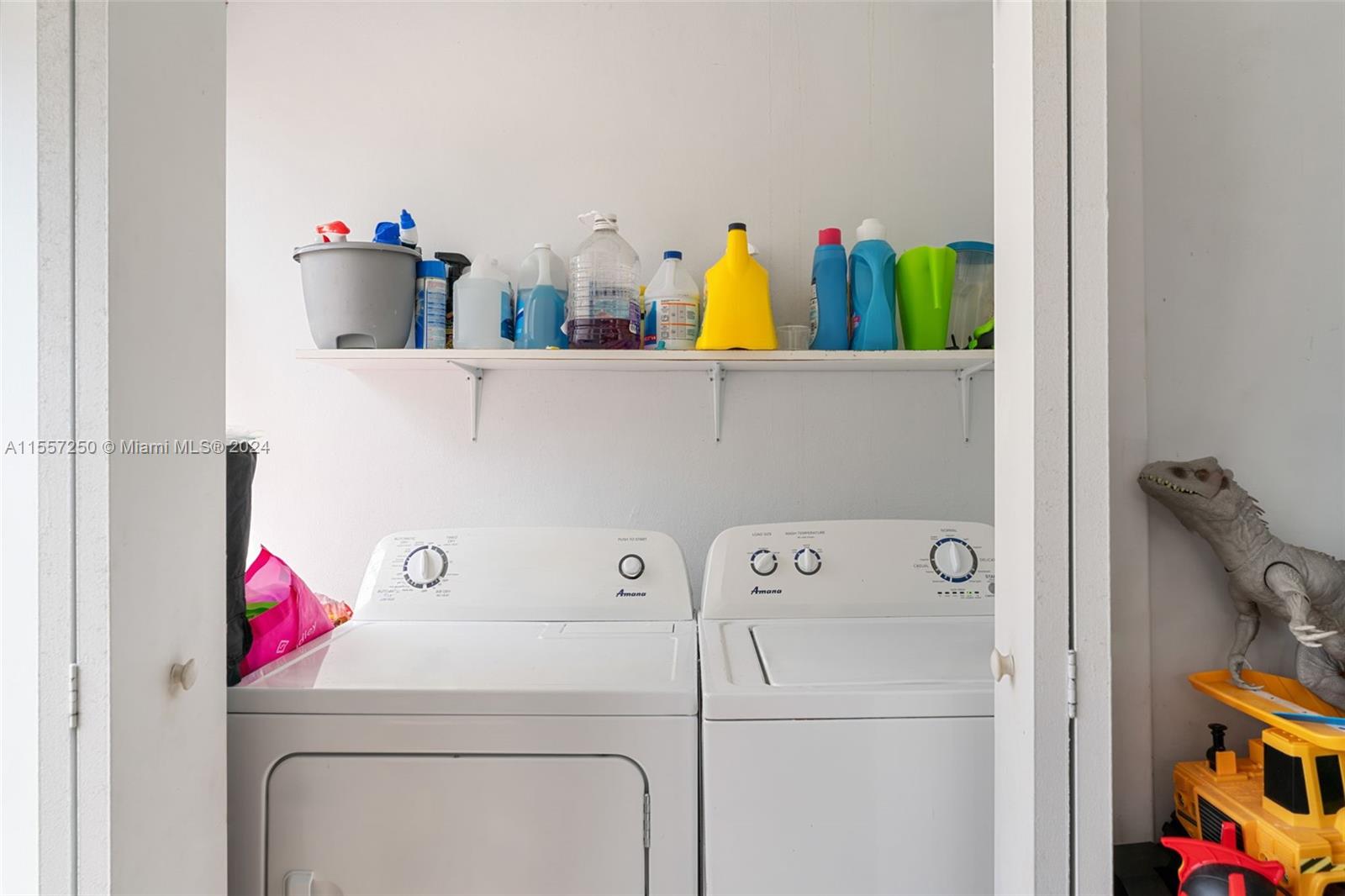 3320 Simms St 11F, Hollywood, Florida 33021, 3 Bedrooms Bedrooms, ,2 BathroomsBathrooms,Residential,For Sale,3320 Simms St 11F,A11557250