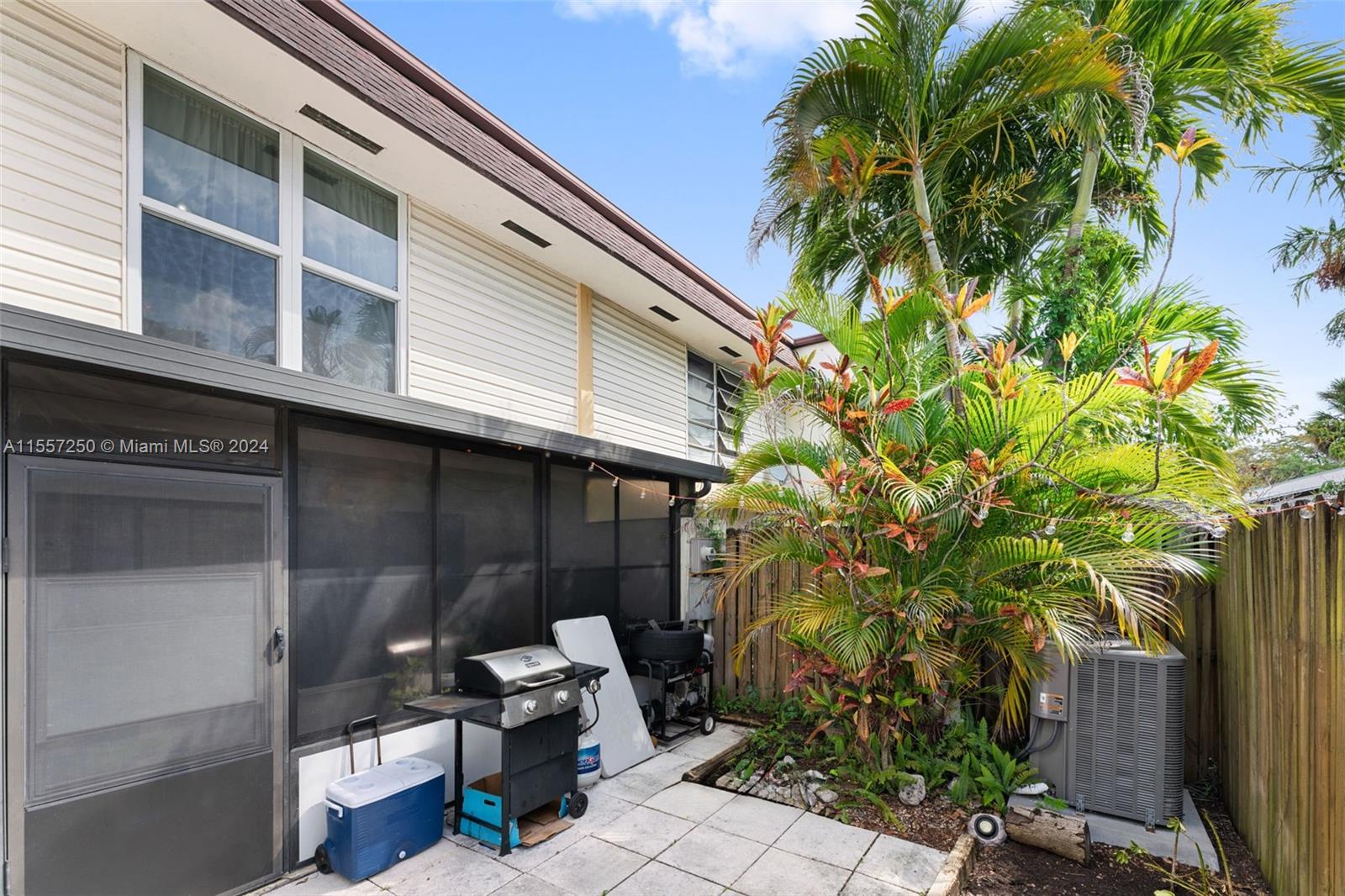 3320 Simms St 11F, Hollywood, Florida 33021, 3 Bedrooms Bedrooms, ,2 BathroomsBathrooms,Residential,For Sale,3320 Simms St 11F,A11557250