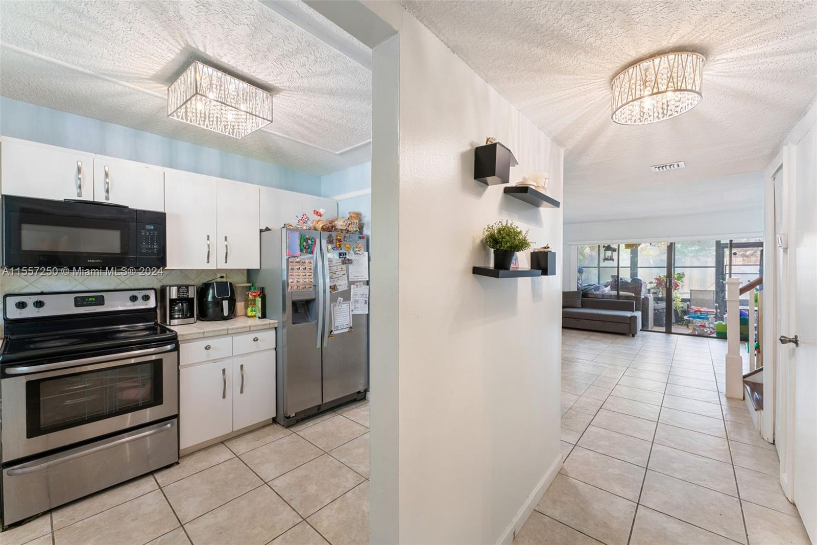 3320 Simms St 11F, Hollywood, Florida 33021, 3 Bedrooms Bedrooms, ,2 BathroomsBathrooms,Residential,For Sale,3320 Simms St 11F,A11557250