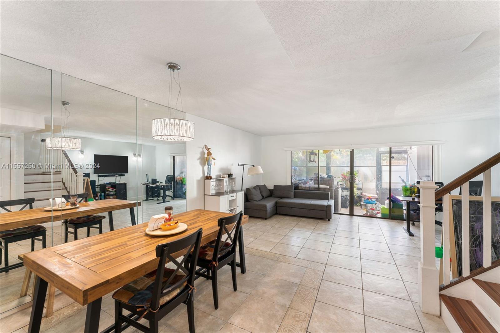 3320 Simms St 11F, Hollywood, Florida 33021, 3 Bedrooms Bedrooms, ,2 BathroomsBathrooms,Residential,For Sale,3320 Simms St 11F,A11557250