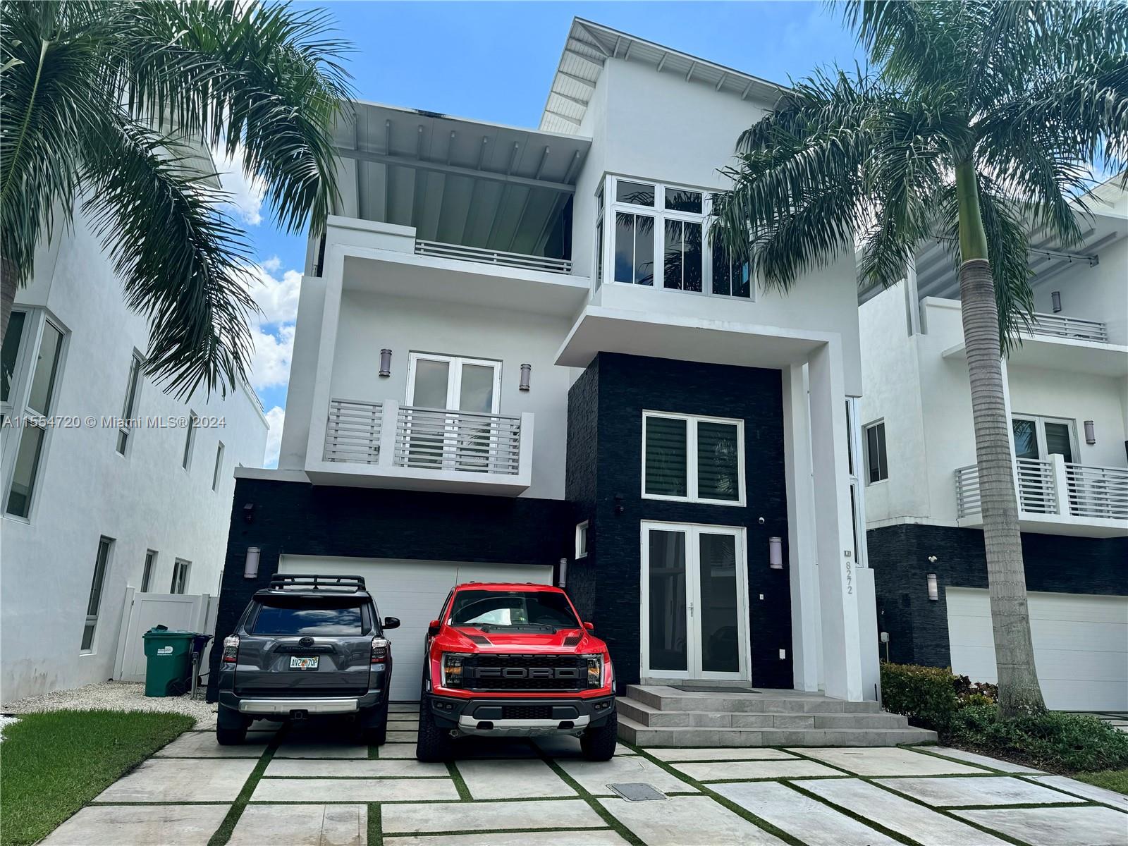 8272 NW 33rd Ter, Doral, Florida 33122, 5 Bedrooms Bedrooms, ,6 BathroomsBathrooms,Residential,For Sale,8272 NW 33rd Ter,A11554720