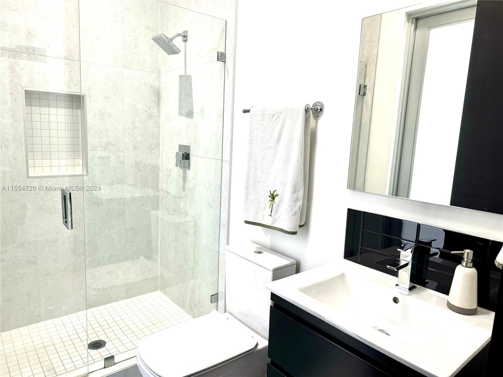 8272 NW 33rd Ter, Doral, Florida 33122, 5 Bedrooms Bedrooms, ,6 BathroomsBathrooms,Residential,For Sale,8272 NW 33rd Ter,A11554720