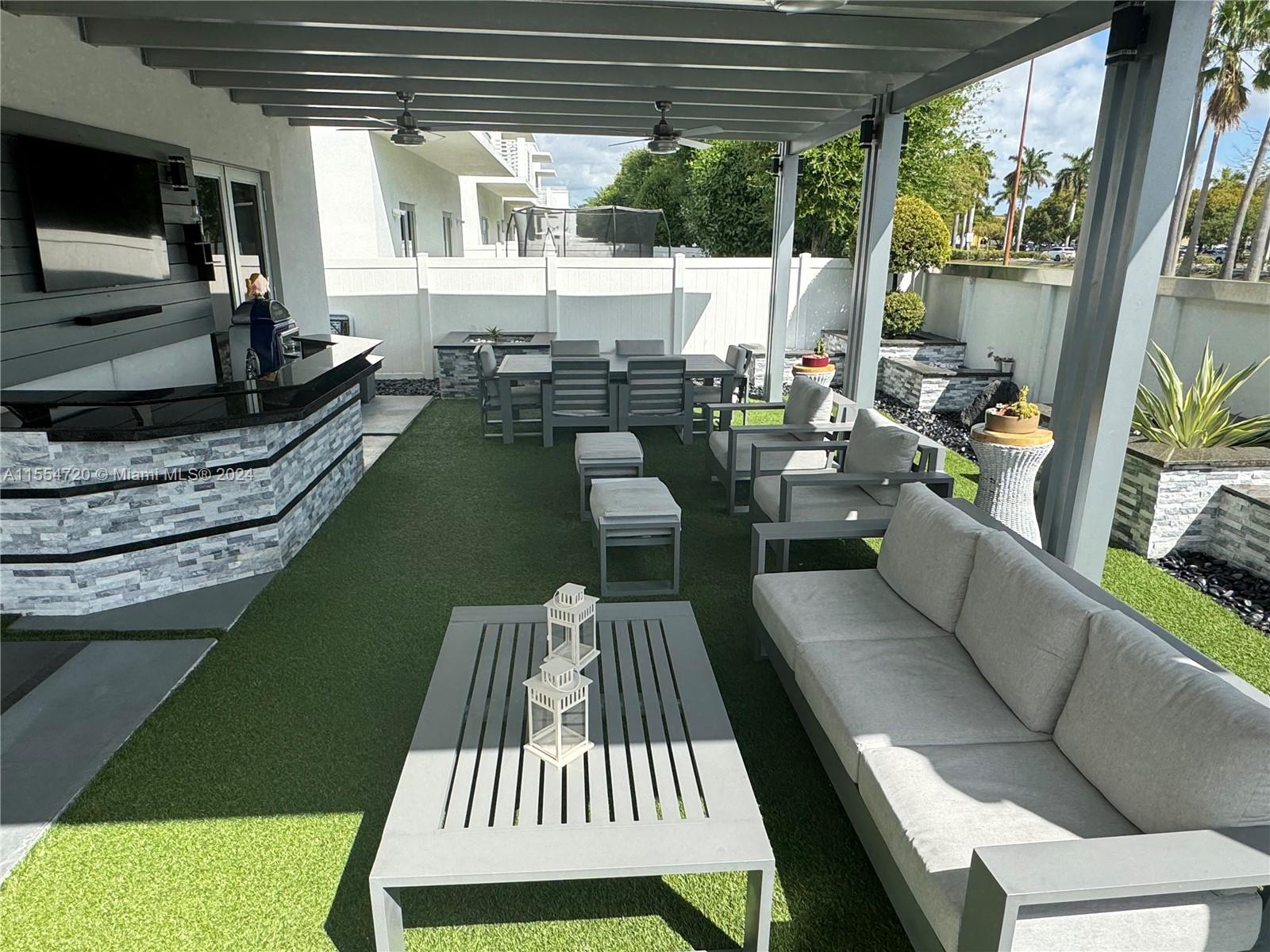 8272 NW 33rd Ter, Doral, Florida 33122, 5 Bedrooms Bedrooms, ,6 BathroomsBathrooms,Residential,For Sale,8272 NW 33rd Ter,A11554720