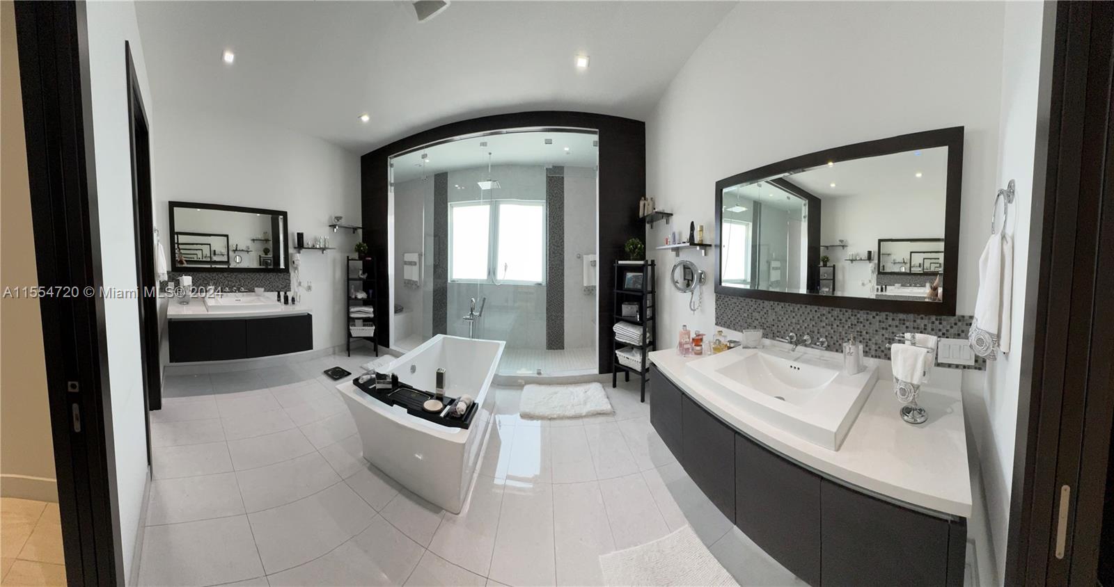 8272 NW 33rd Ter, Doral, Florida 33122, 5 Bedrooms Bedrooms, ,6 BathroomsBathrooms,Residential,For Sale,8272 NW 33rd Ter,A11554720