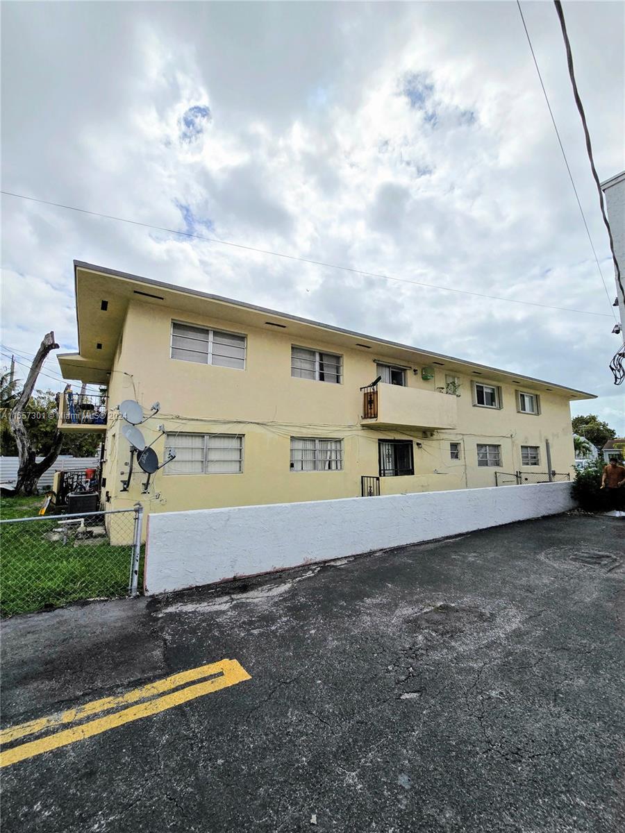 1939 SW 5th St 4, Miami, Florida 33135, 3 Bedrooms Bedrooms, ,2 BathroomsBathrooms,Residential,For Sale,1939 SW 5th St 4,A11557301