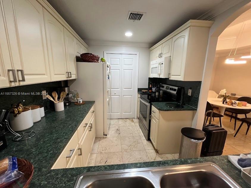 6700 NW 114th Ave 904, Doral, Florida 33178, 3 Bedrooms Bedrooms, ,2 BathroomsBathrooms,Residential,For Sale,6700 NW 114th Ave 904,A11557326
