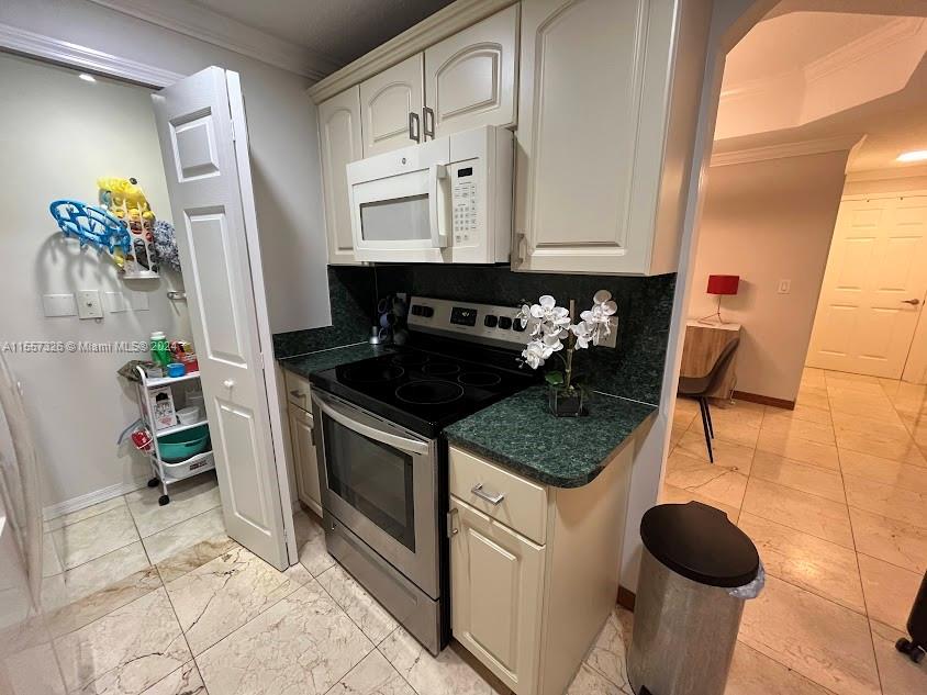 6700 NW 114th Ave 904, Doral, Florida 33178, 3 Bedrooms Bedrooms, ,2 BathroomsBathrooms,Residential,For Sale,6700 NW 114th Ave 904,A11557326