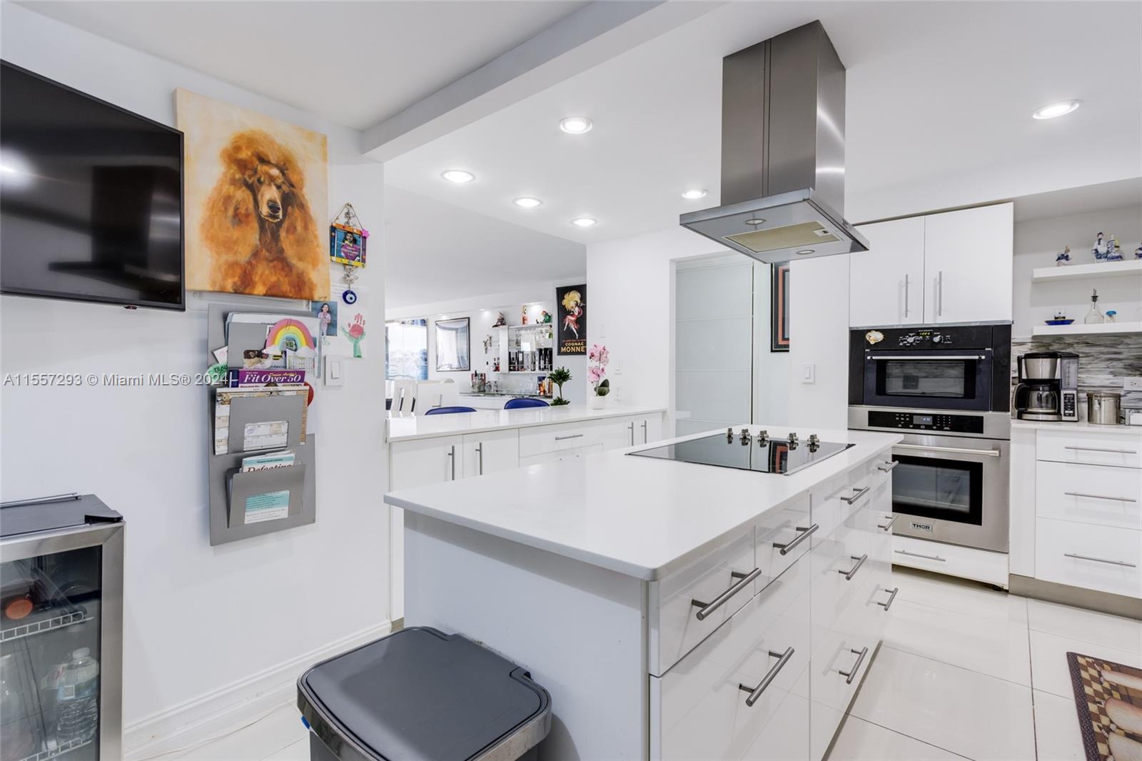 2500 Parkview Dr 701, Hallandale Beach, Florida 33009, 2 Bedrooms Bedrooms, ,2 BathroomsBathrooms,Residential,For Sale,2500 Parkview Dr 701,A11557293