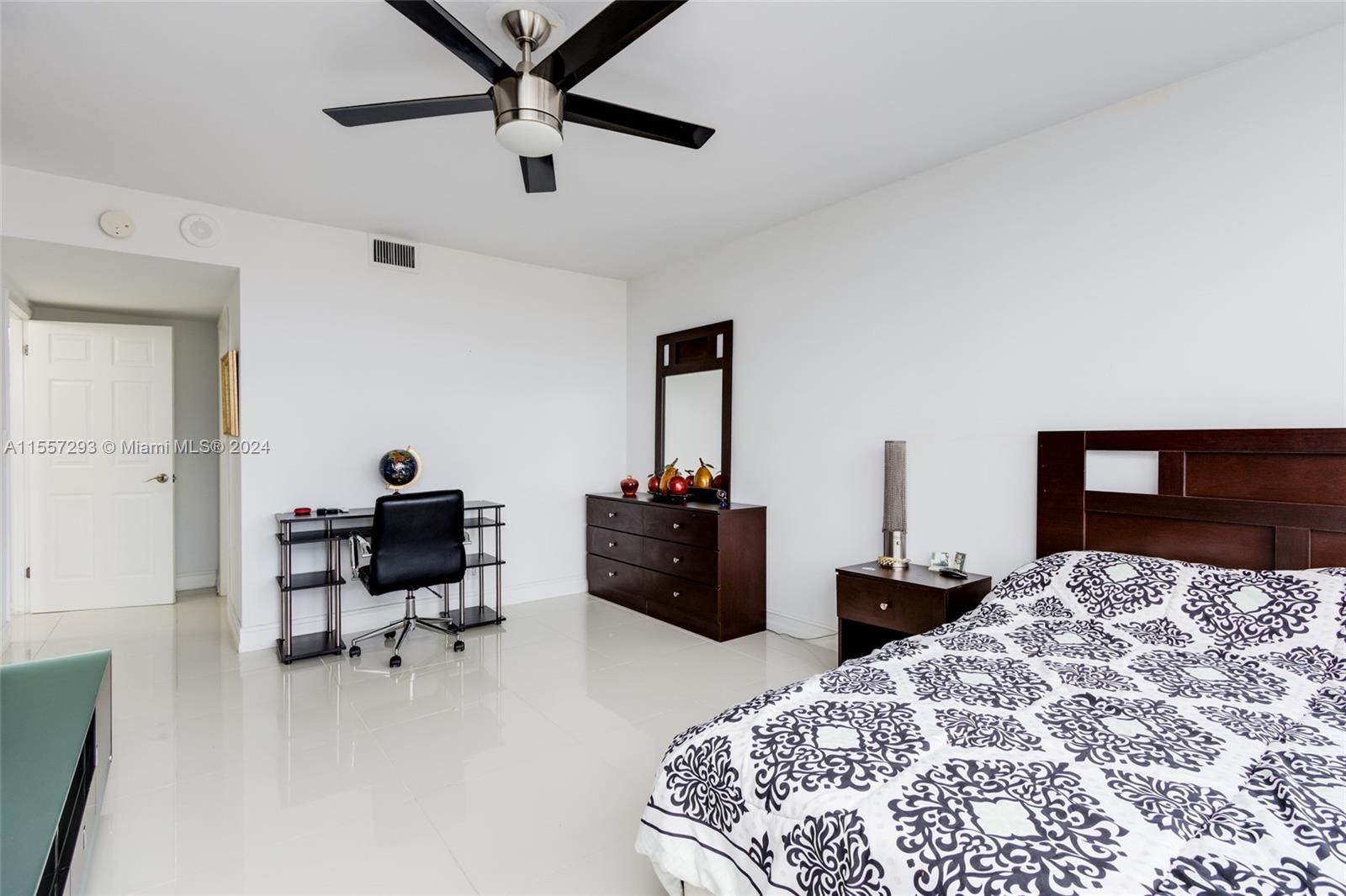 2500 Parkview Dr 701, Hallandale Beach, Florida 33009, 2 Bedrooms Bedrooms, ,2 BathroomsBathrooms,Residential,For Sale,2500 Parkview Dr 701,A11557293