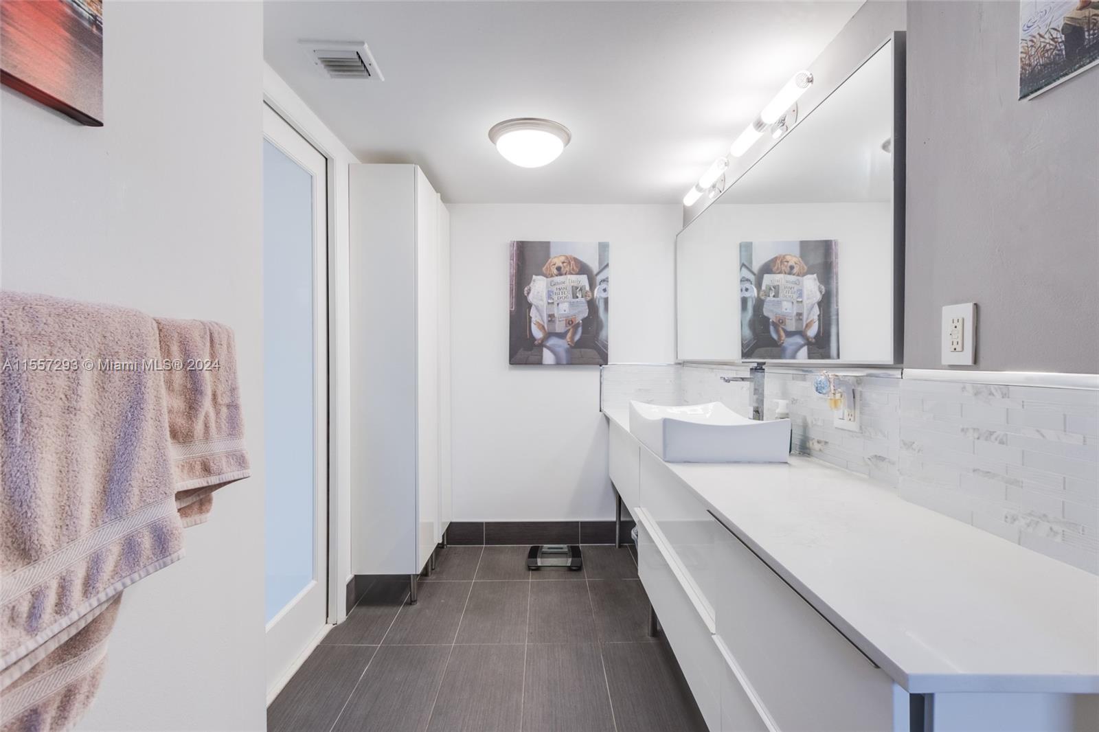 2500 Parkview Dr 701, Hallandale Beach, Florida 33009, 2 Bedrooms Bedrooms, ,2 BathroomsBathrooms,Residential,For Sale,2500 Parkview Dr 701,A11557293