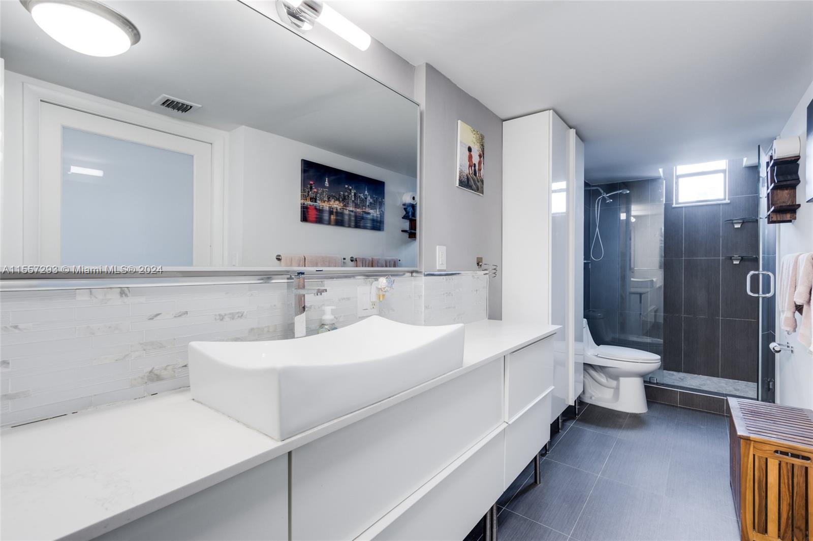 2500 Parkview Dr 701, Hallandale Beach, Florida 33009, 2 Bedrooms Bedrooms, ,2 BathroomsBathrooms,Residential,For Sale,2500 Parkview Dr 701,A11557293