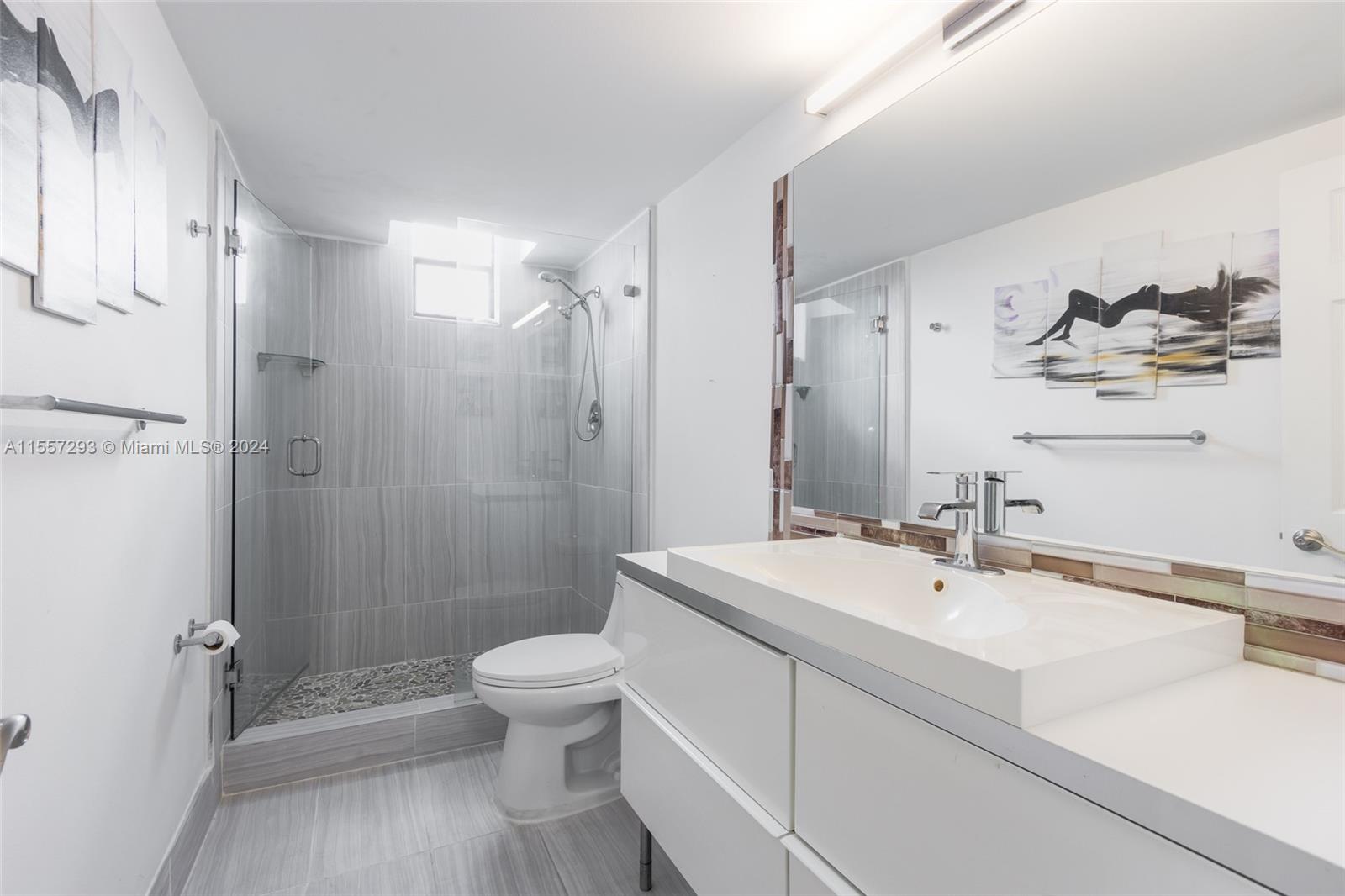 2500 Parkview Dr 701, Hallandale Beach, Florida 33009, 2 Bedrooms Bedrooms, ,2 BathroomsBathrooms,Residential,For Sale,2500 Parkview Dr 701,A11557293