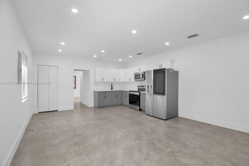 Miami, Florida 33150, 1 Bedroom Bedrooms, ,1 BathroomBathrooms,Residentiallease,For Rent,A11557155