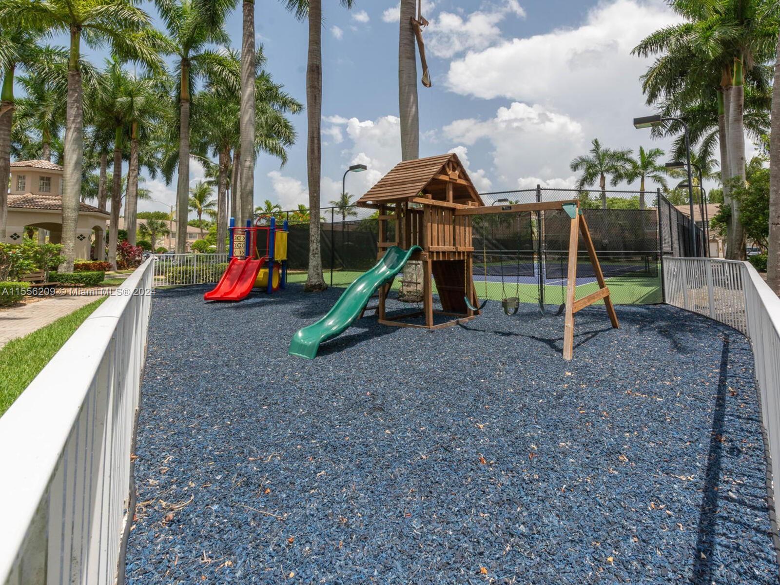 5791 NW 116th Ave 107, Doral, Florida 33178, 3 Bedrooms Bedrooms, ,2 BathroomsBathrooms,Residential,For Sale,5791 NW 116th Ave 107,A11556209