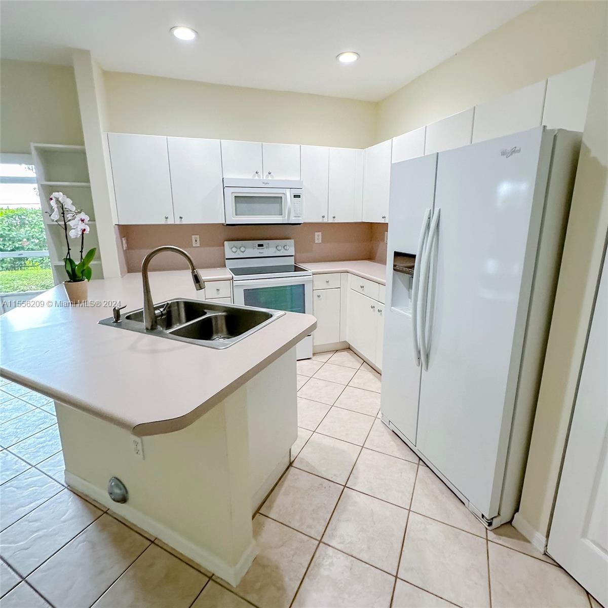 5791 NW 116th Ave 107, Doral, Florida 33178, 3 Bedrooms Bedrooms, ,2 BathroomsBathrooms,Residential,For Sale,5791 NW 116th Ave 107,A11556209