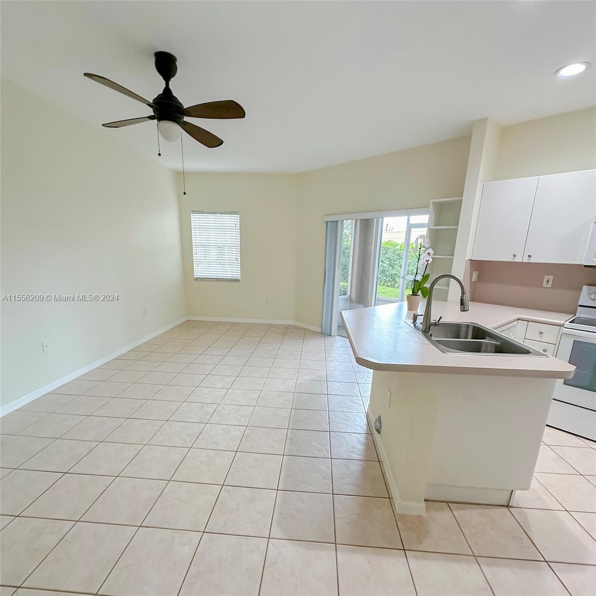 5791 NW 116th Ave 107, Doral, Florida 33178, 3 Bedrooms Bedrooms, ,2 BathroomsBathrooms,Residential,For Sale,5791 NW 116th Ave 107,A11556209