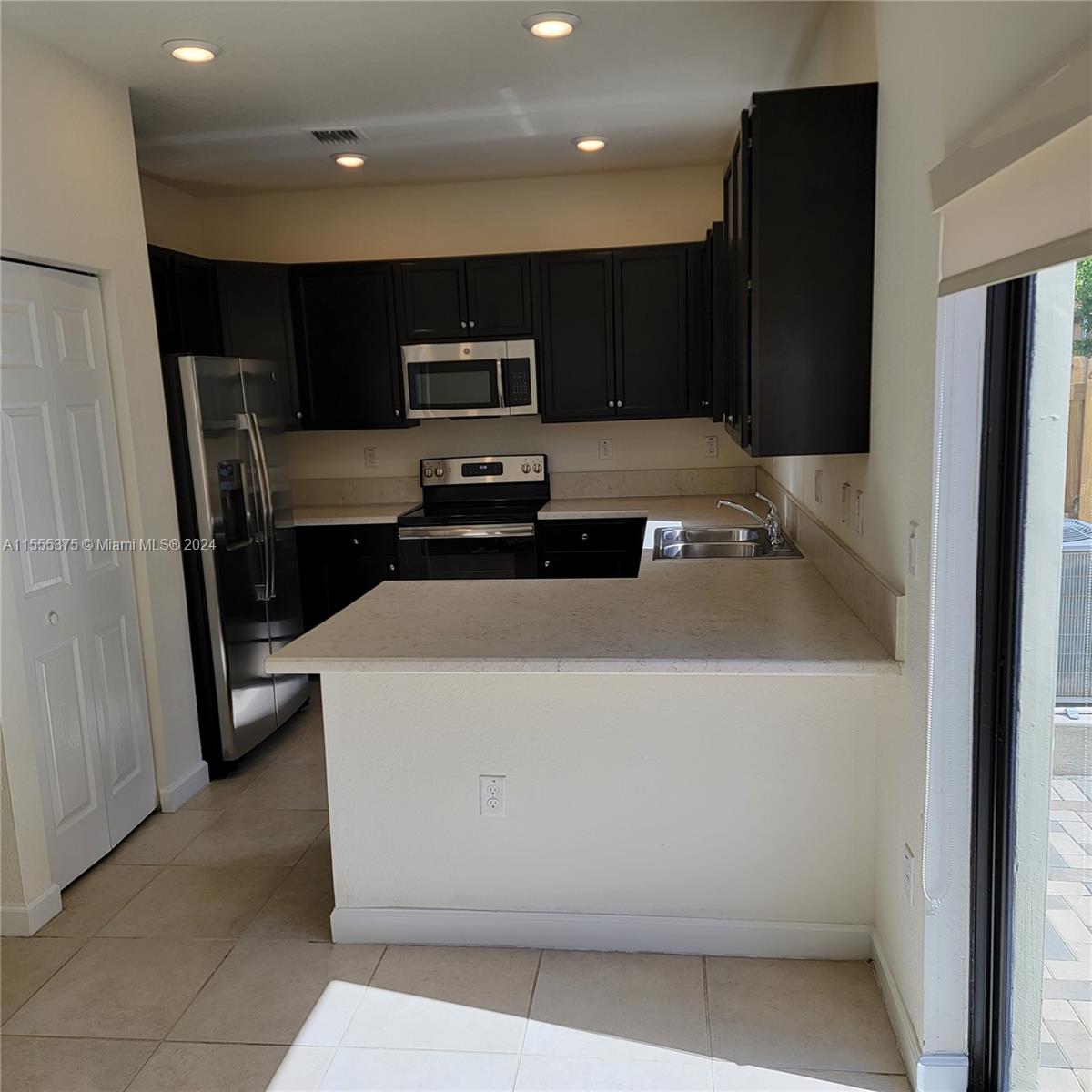 101 SE 33rd Ter 101, Homestead, Florida 33033, 3 Bedrooms Bedrooms, ,2 BathroomsBathrooms,Residential,For Sale,101 SE 33rd Ter 101,A11555375