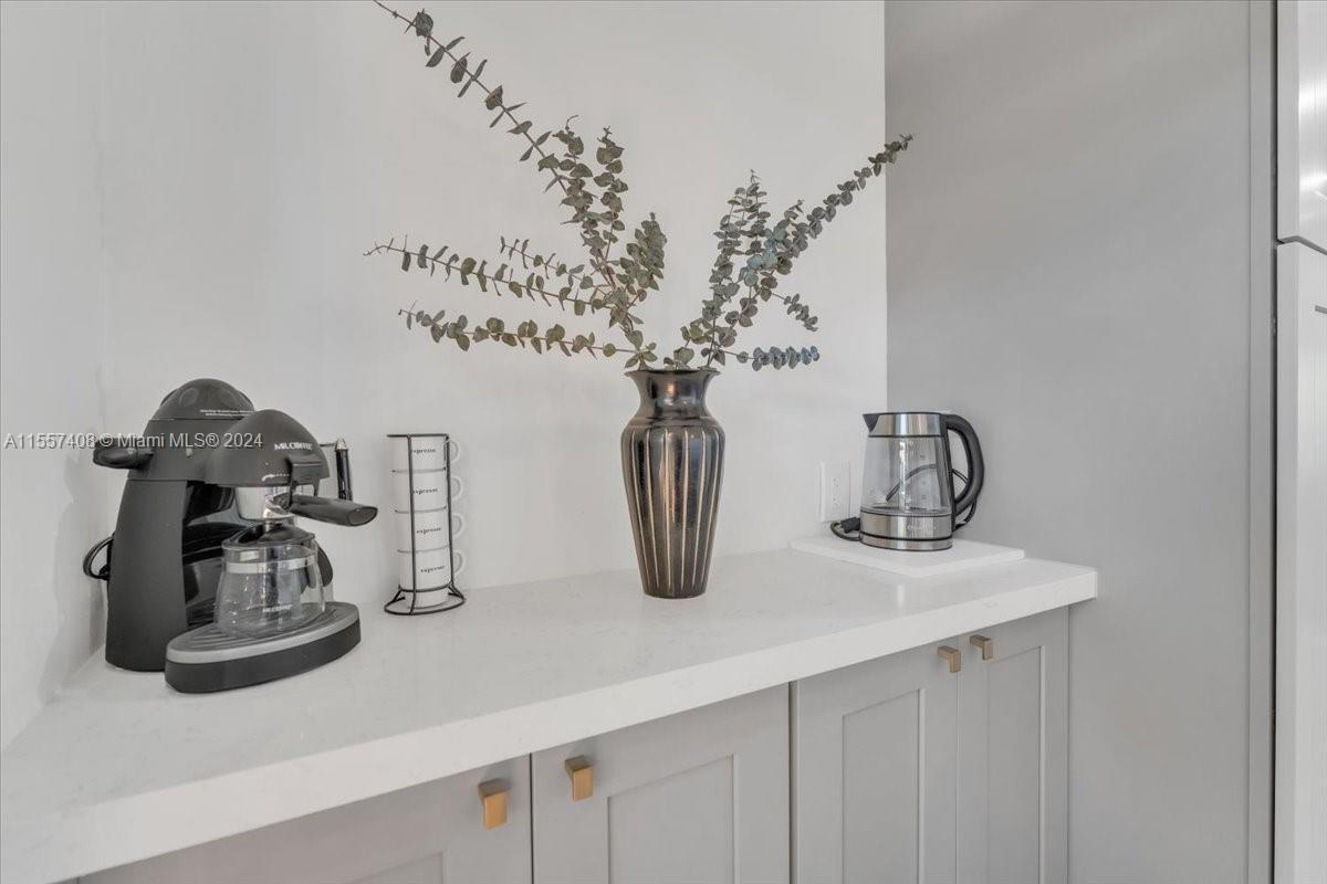 442 SE 11th Ter 442, Dania Beach, Florida 33004, 2 Bedrooms Bedrooms, ,1 BathroomBathrooms,Residential,For Sale,442 SE 11th Ter 442,A11557408