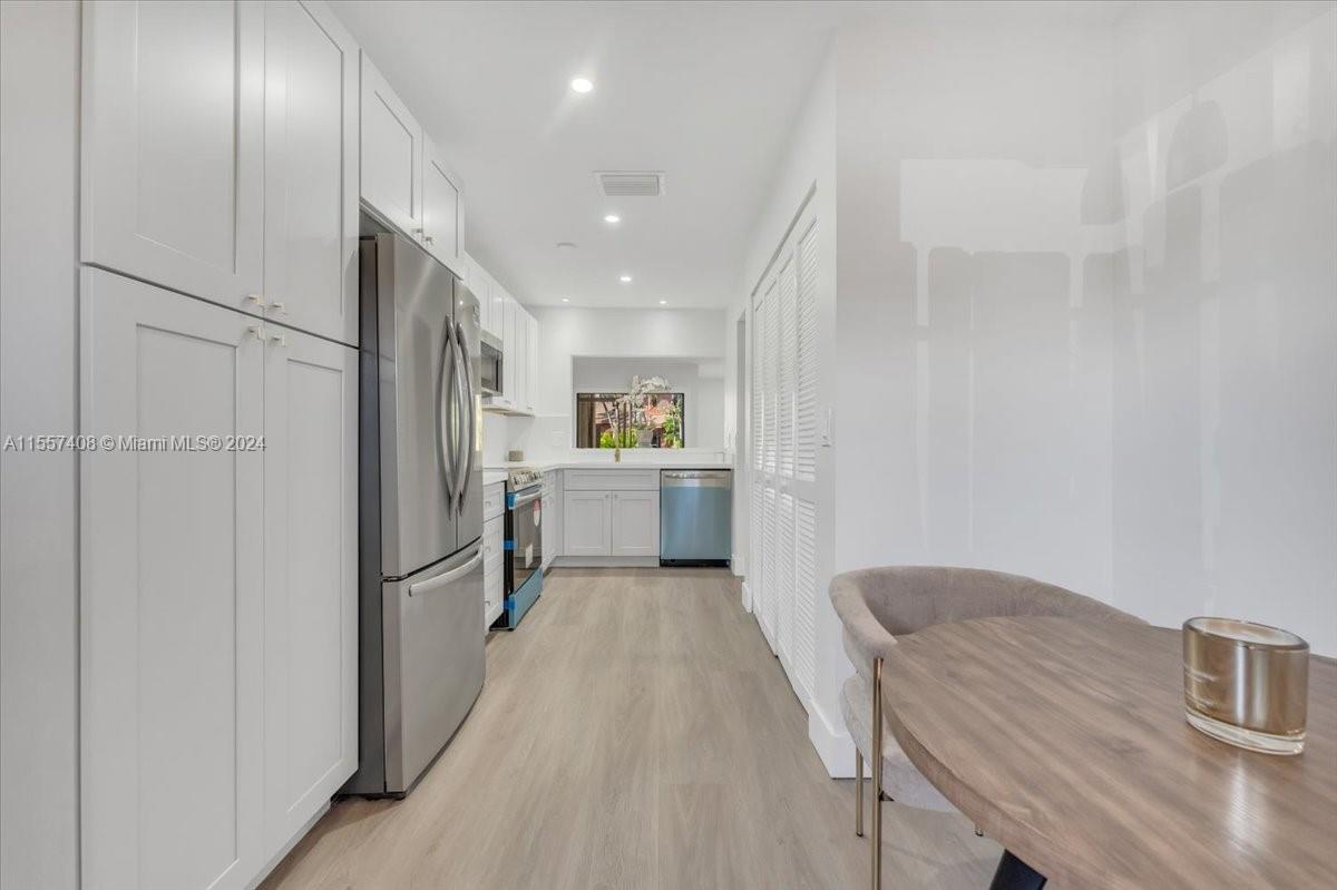 442 SE 11th Ter 442, Dania Beach, Florida 33004, 2 Bedrooms Bedrooms, ,1 BathroomBathrooms,Residential,For Sale,442 SE 11th Ter 442,A11557408