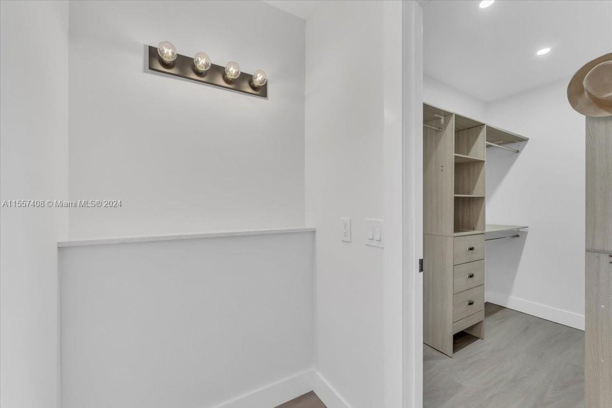 442 SE 11th Ter 442, Dania Beach, Florida 33004, 2 Bedrooms Bedrooms, ,1 BathroomBathrooms,Residential,For Sale,442 SE 11th Ter 442,A11557408