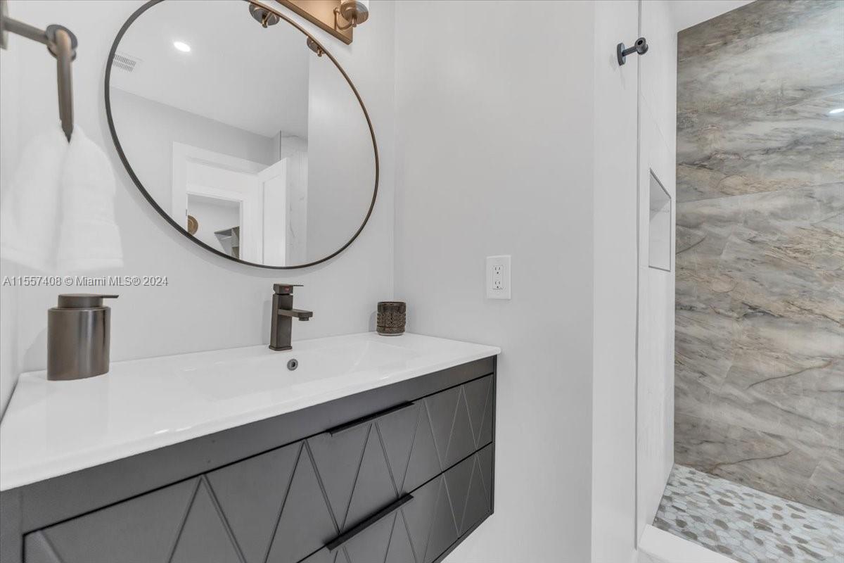 442 SE 11th Ter 442, Dania Beach, Florida 33004, 2 Bedrooms Bedrooms, ,1 BathroomBathrooms,Residential,For Sale,442 SE 11th Ter 442,A11557408