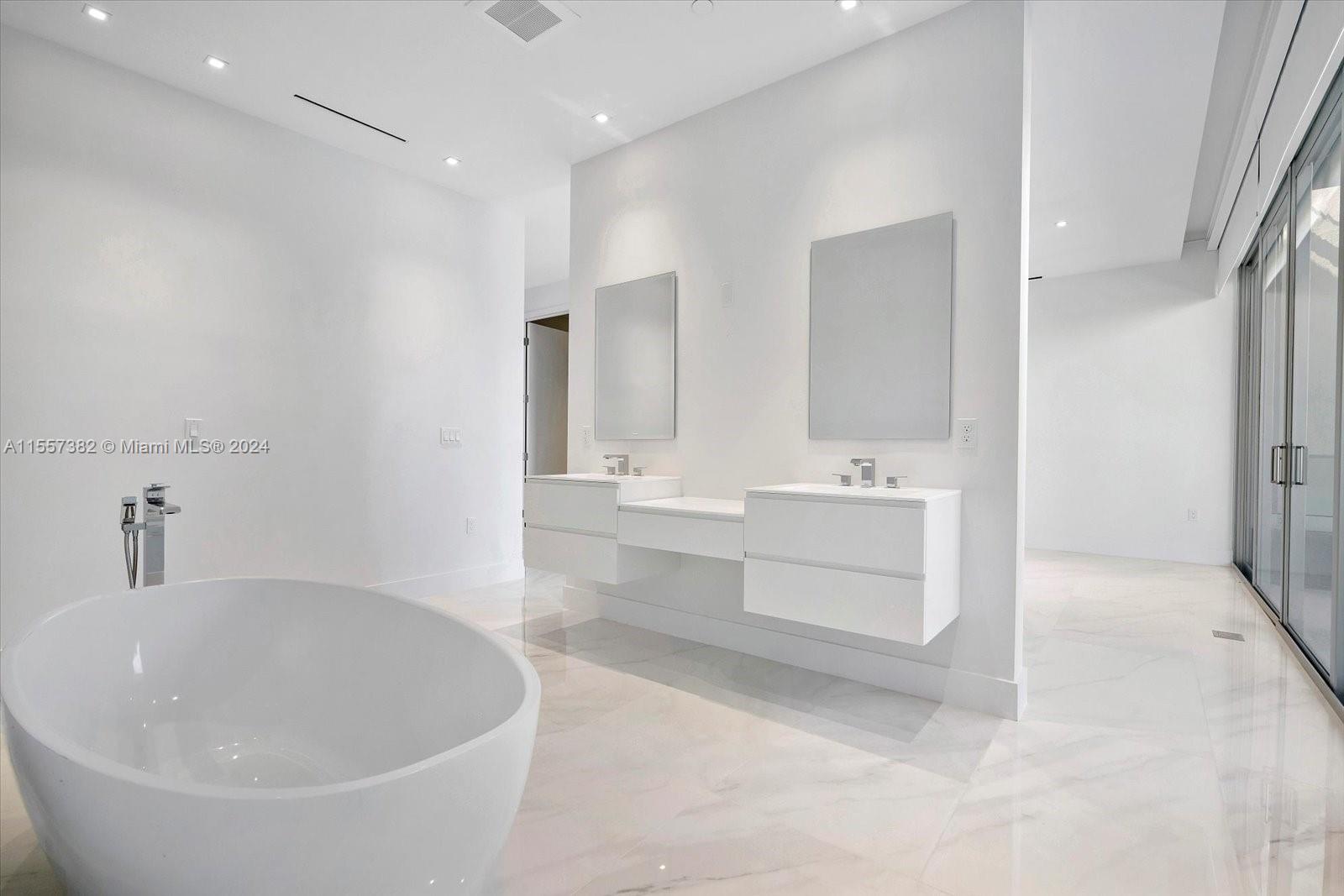 3750 Yacht Club Dr TH3, Aventura, Florida 33180, 5 Bedrooms Bedrooms, ,5 BathroomsBathrooms,Residentiallease,For Rent,3750 Yacht Club Dr TH3,A11557382