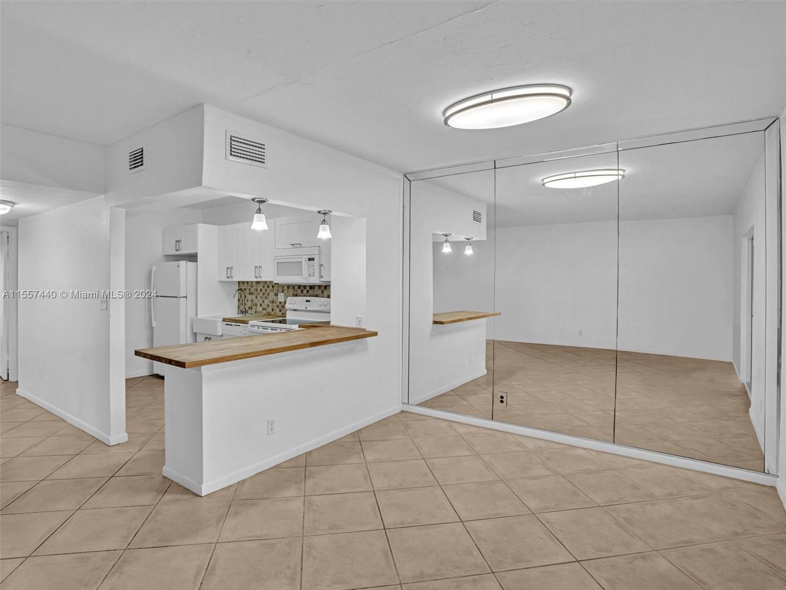 320 S Surf Rd 402, Hollywood, Florida 33019, 1 Bedroom Bedrooms, ,1 BathroomBathrooms,Residentiallease,For Rent,320 S Surf Rd 402,A11557440